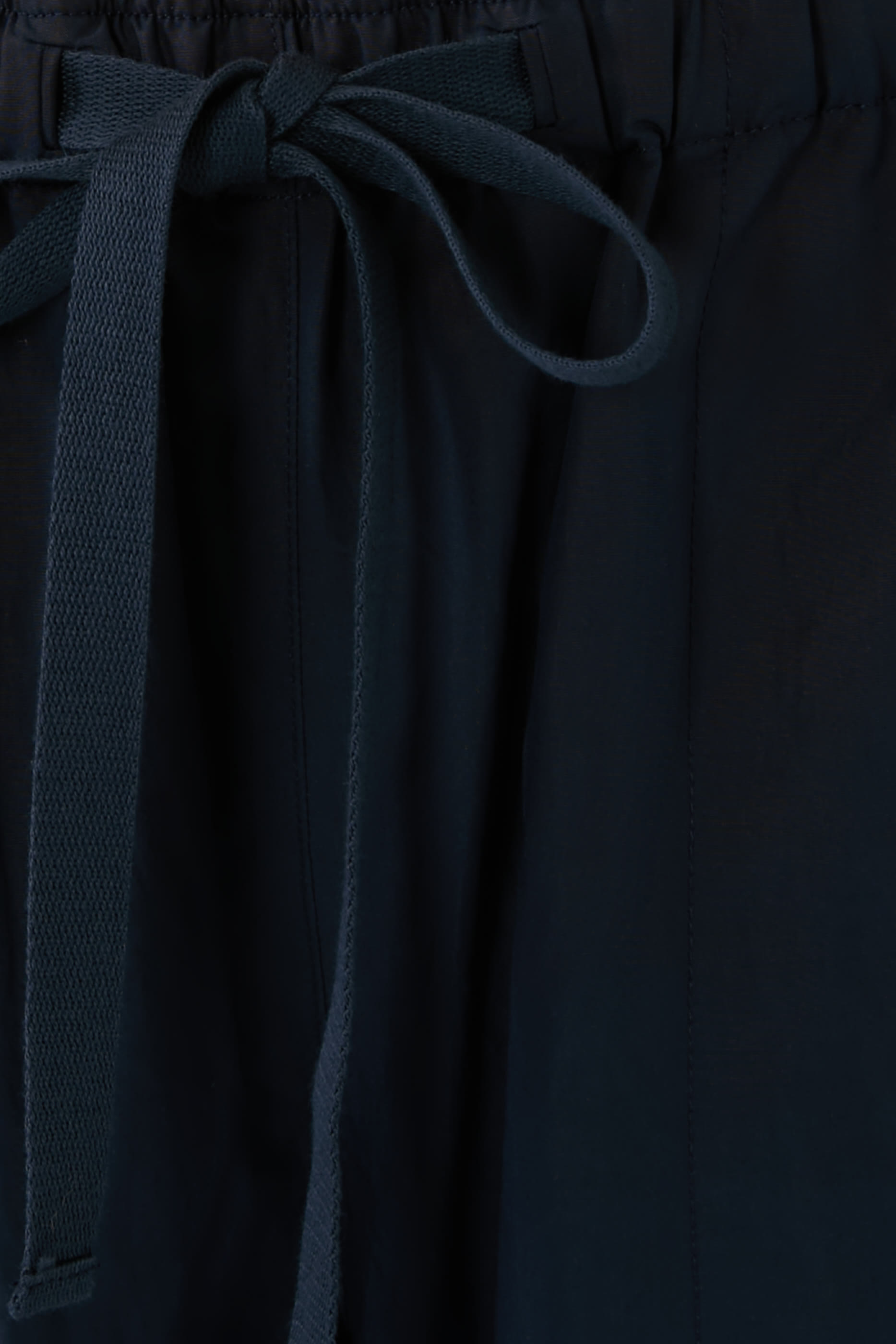 بنطال بقصة ساق واسعة