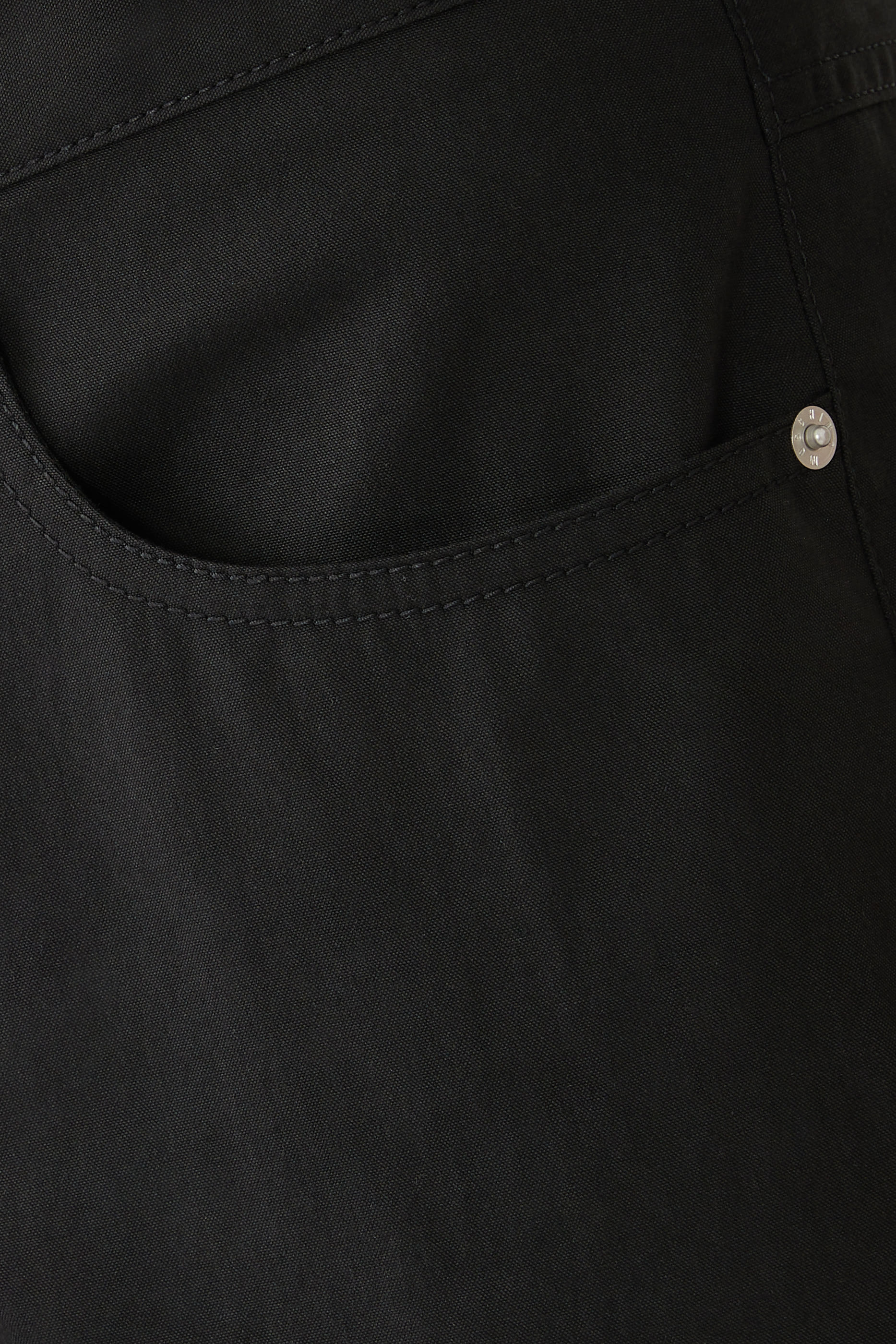 بنطال بقصة ساق مستقيمة