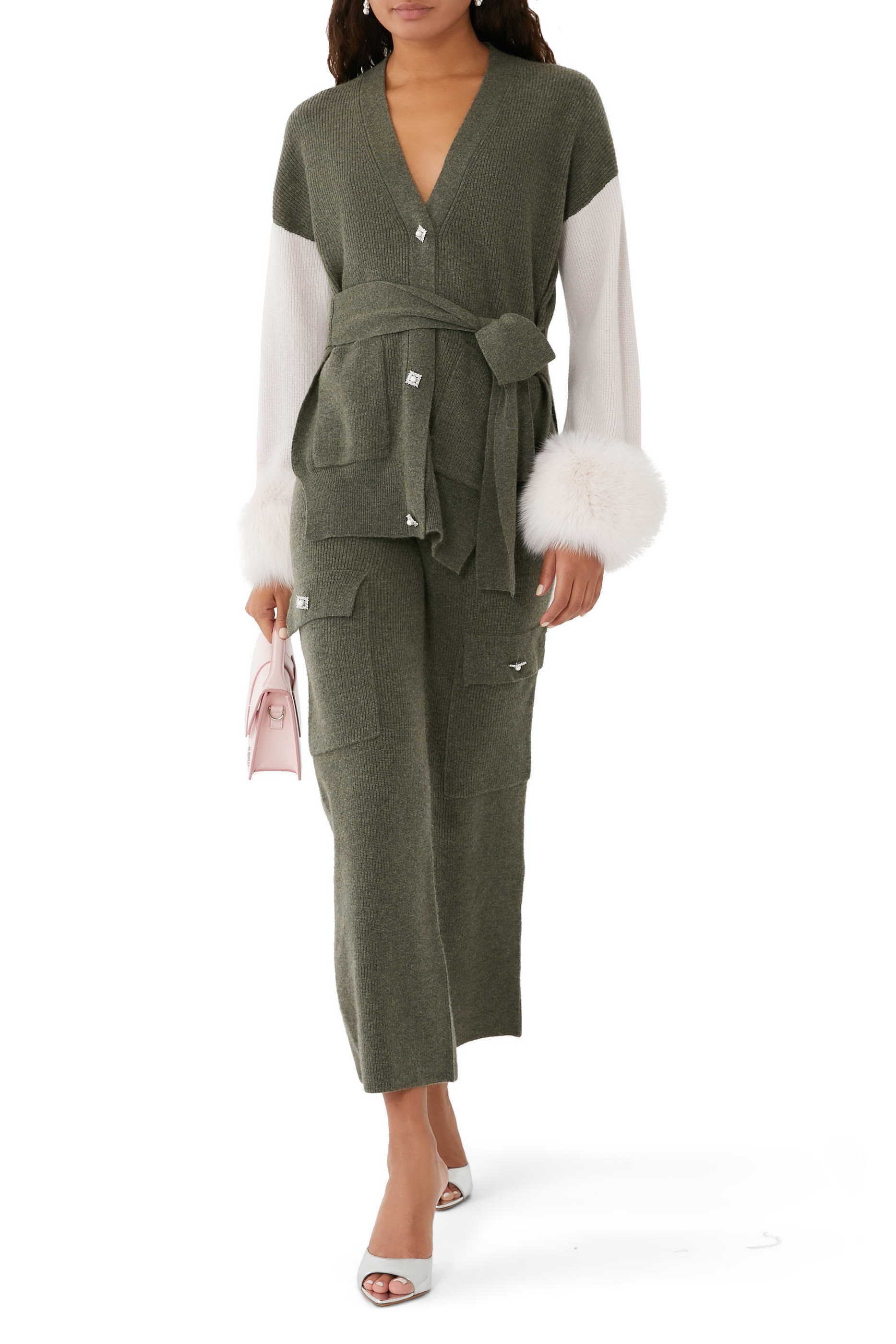 بنطار كارجو مطرز بخصر مرتفع