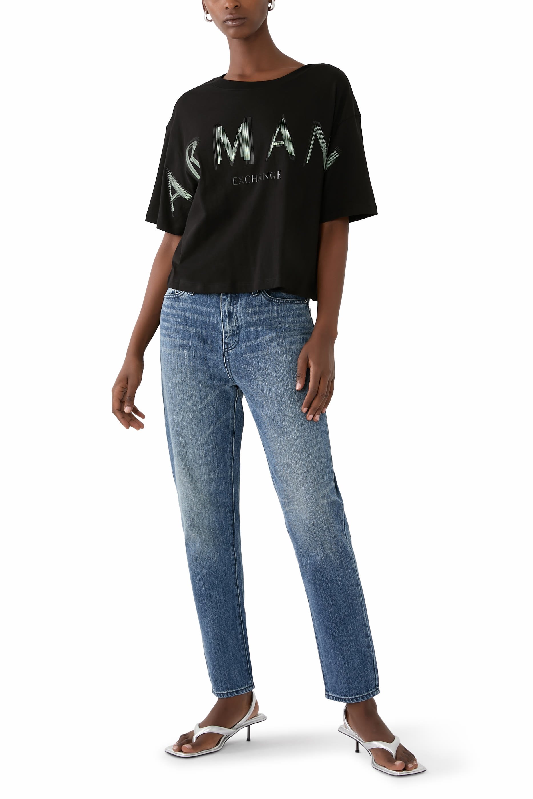 بنطال جينز بقصة مستقيمة