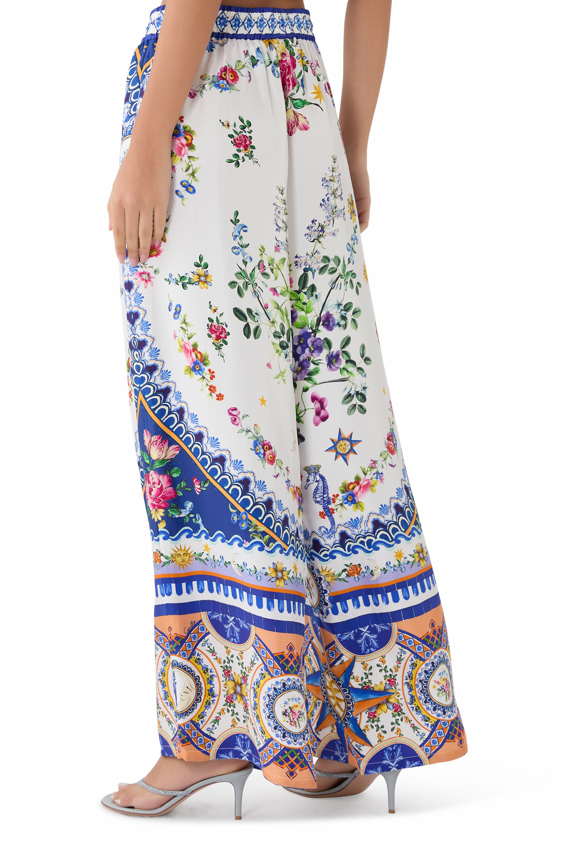 بنطال بقصة ساق مستقيمة