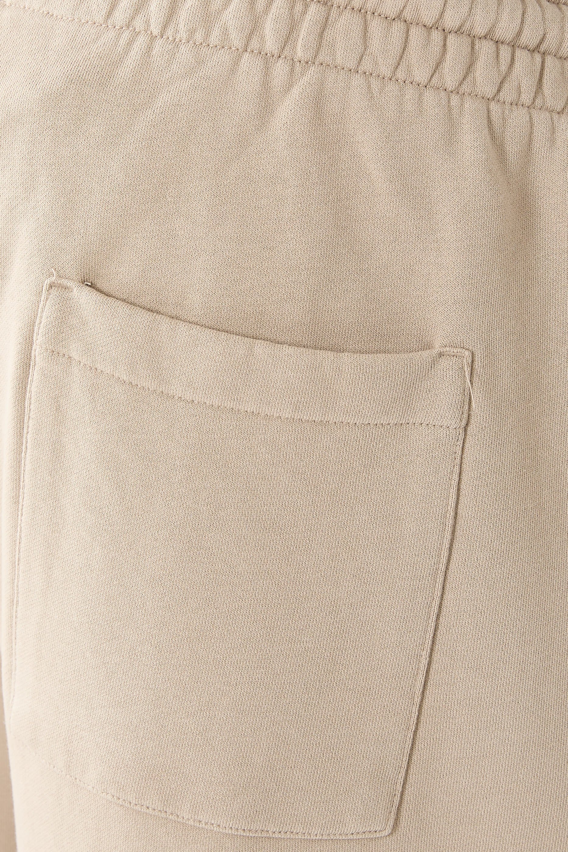 بنطال رياضي بشعار الماركة