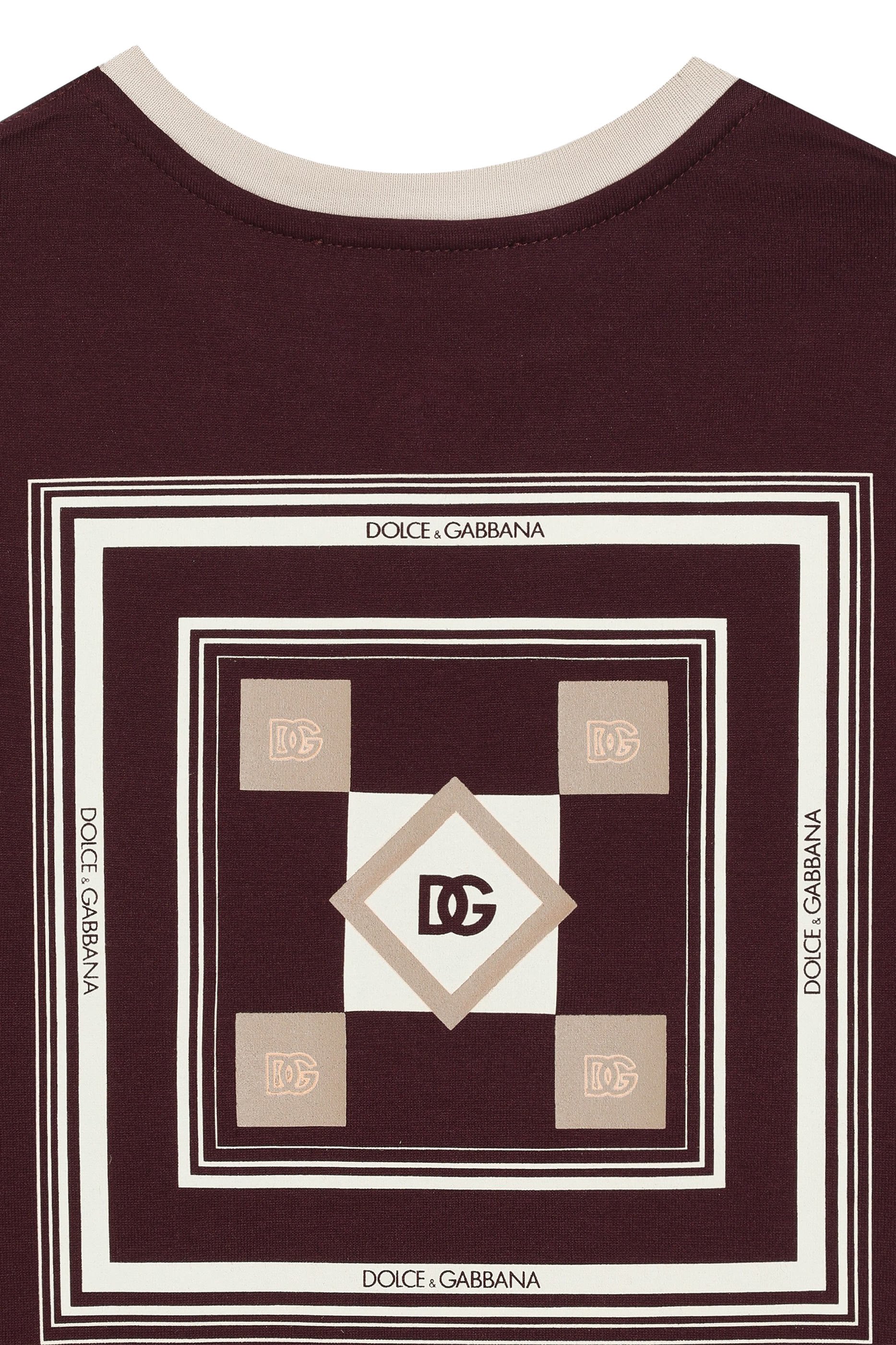 تيشيرت بشعار الماركة للأطفال