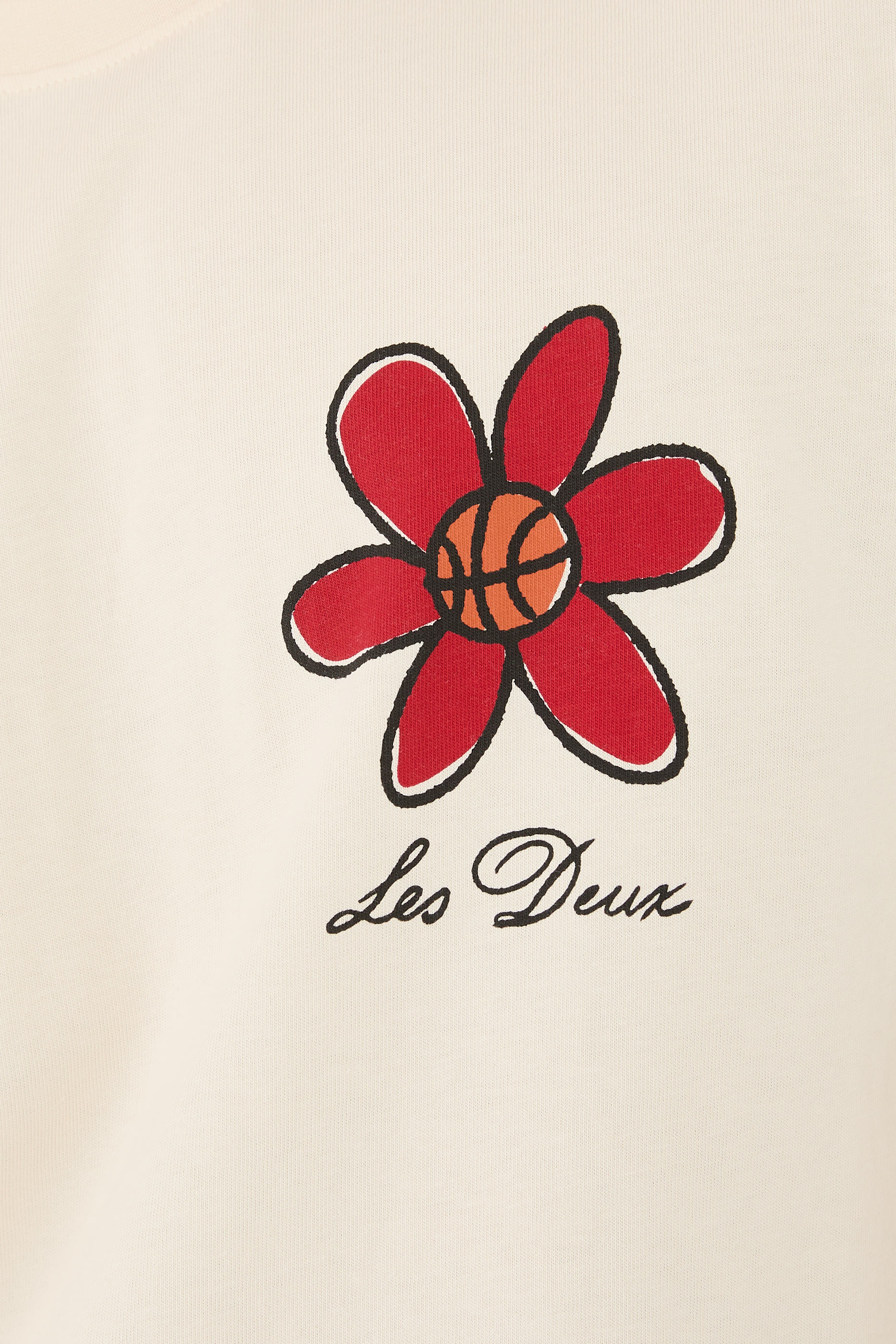 تيشيرت بنقشة زهرة وكرة سلة