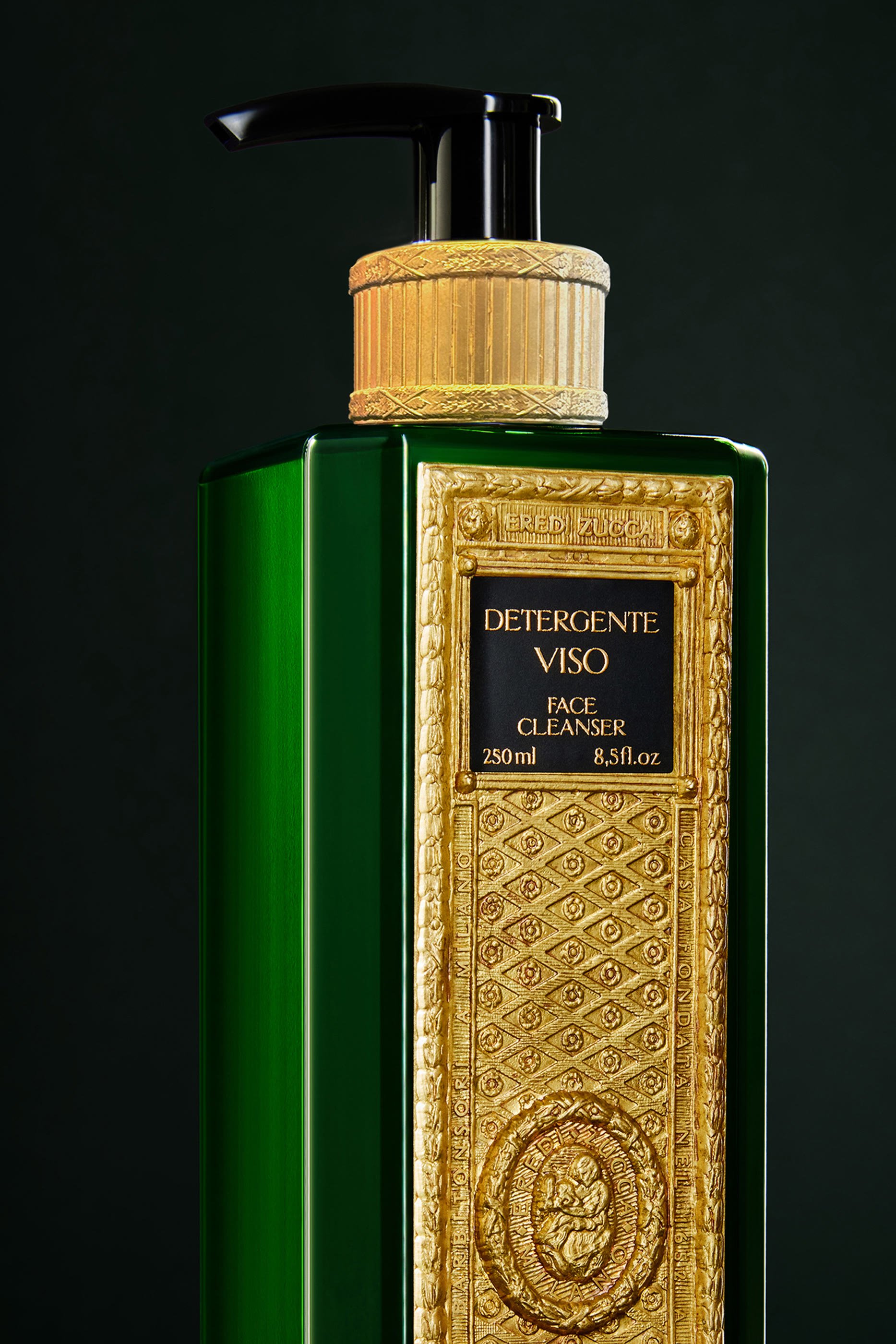 موزع غسول للوجه