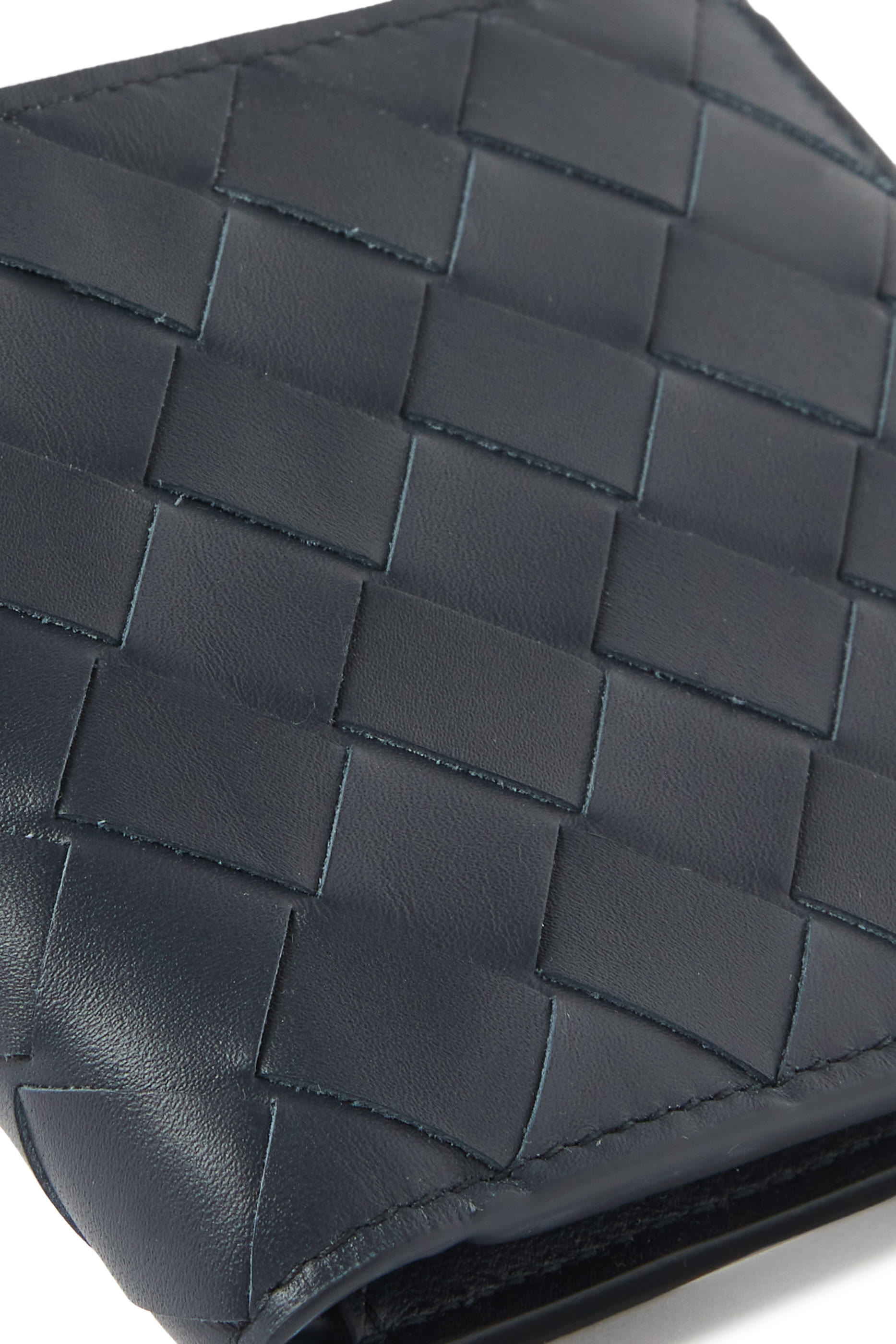 محفظة ثنائية الطيّ جلد مجدول