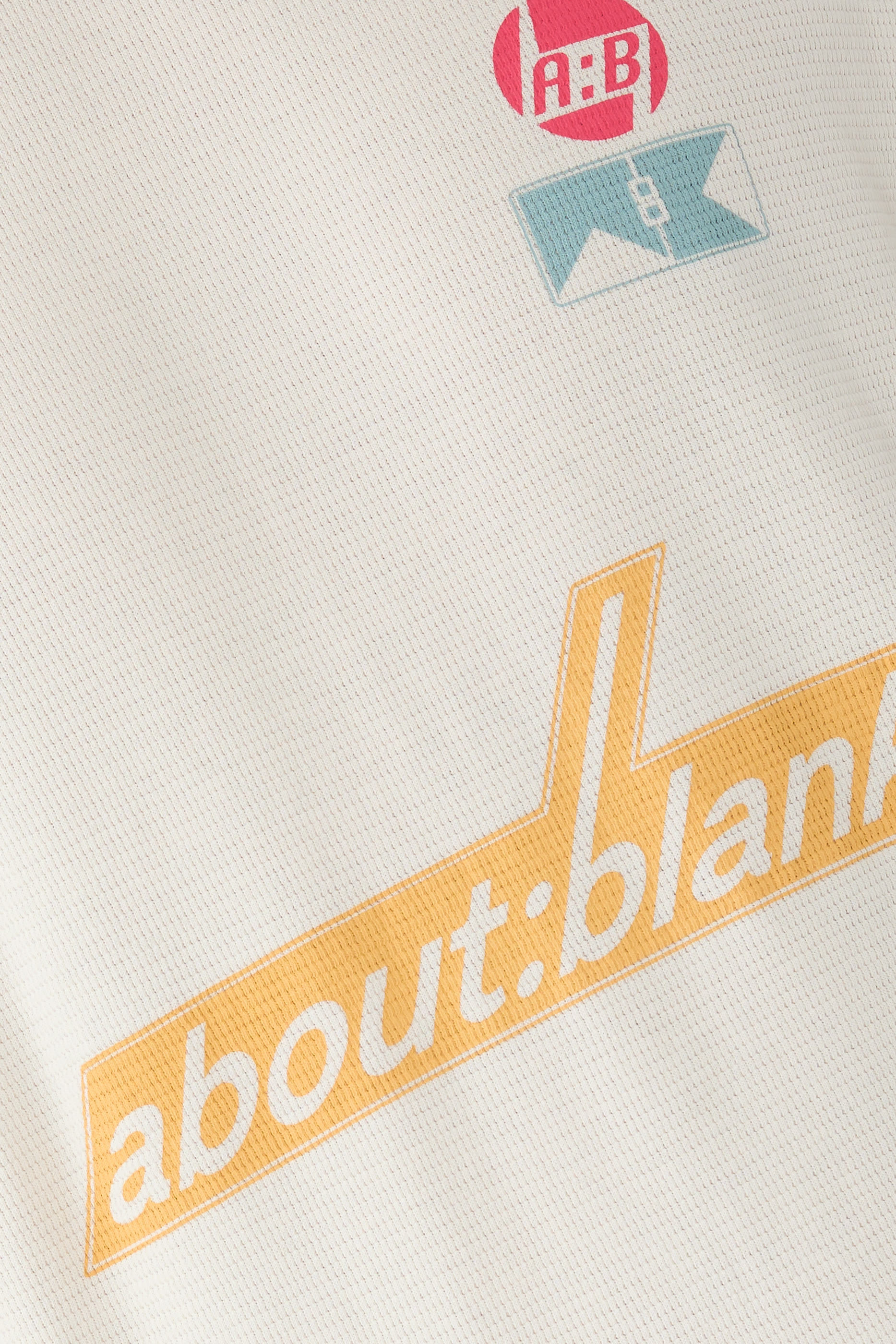 تيشيرت بطبعة سلالوم غرافيكية وافل