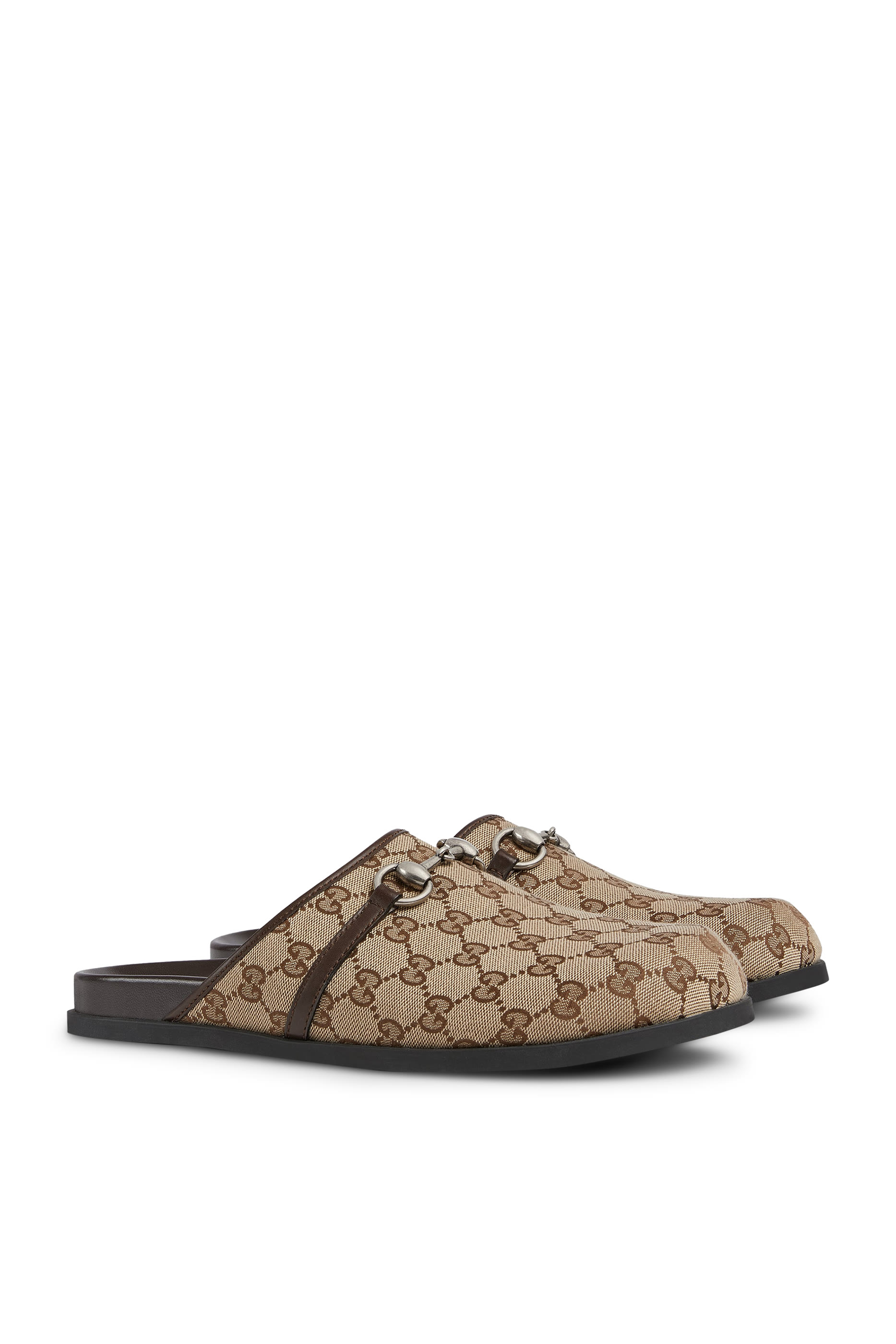 حذاء مفتوح من الخلف بحلية لجام الحصان