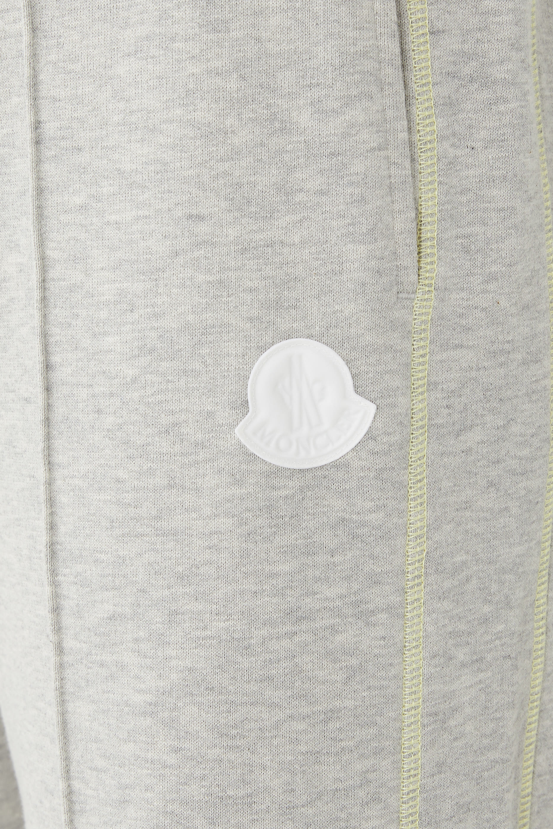 بنطال رياضي برقعة شعار الماركة