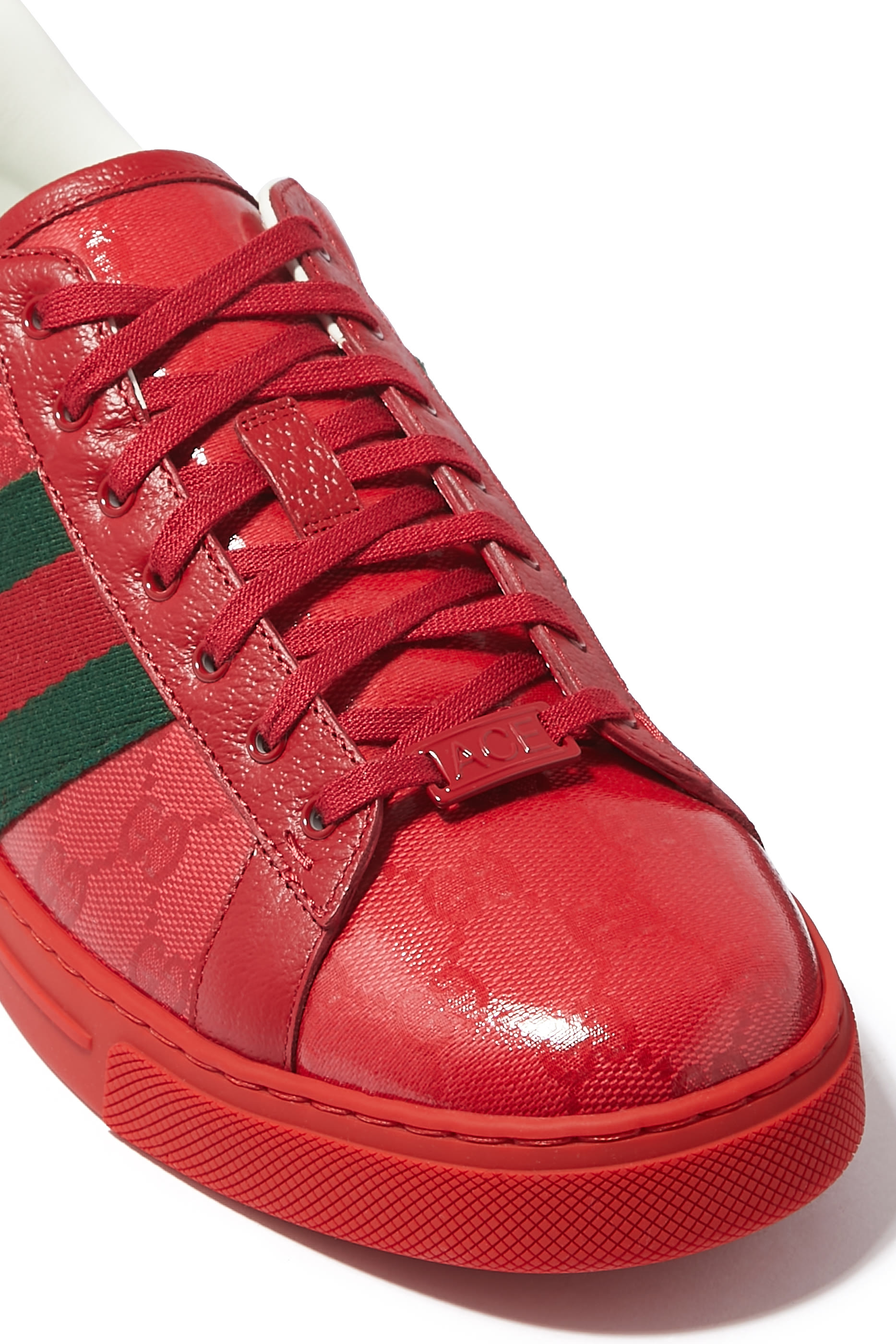 سنيكرز ايس مزين بكريستال ونقشة حرفي شعار الماركة قماش قنب