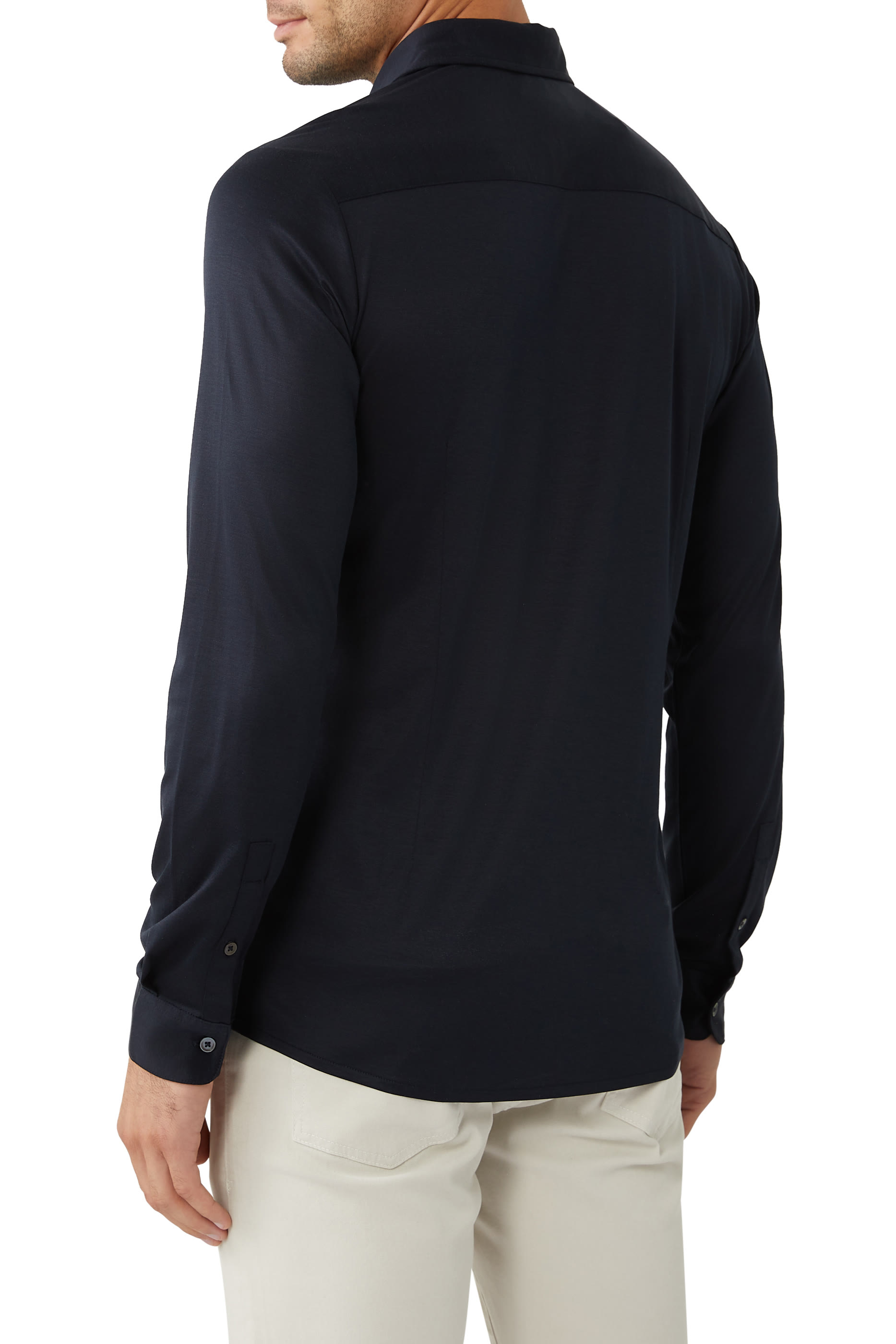 قميص بأكمام طويلة