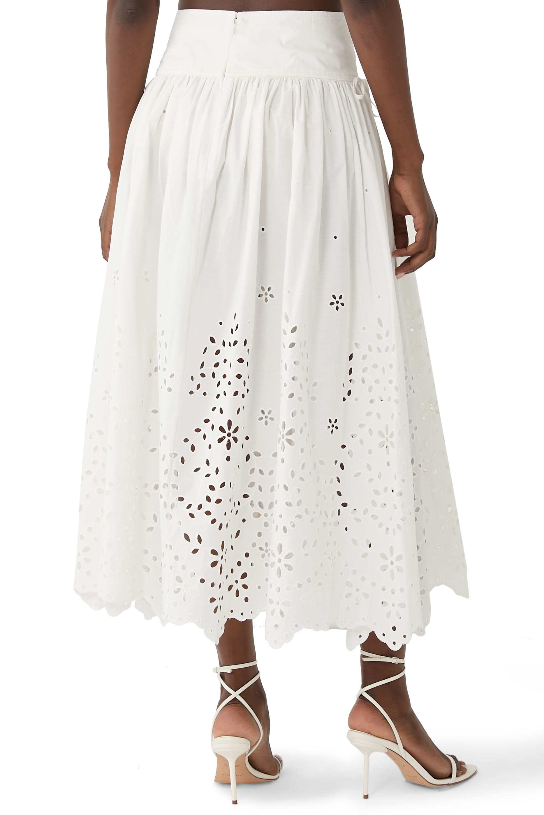 تنورة متوسطة الطول مزينة بتطريزات قطن