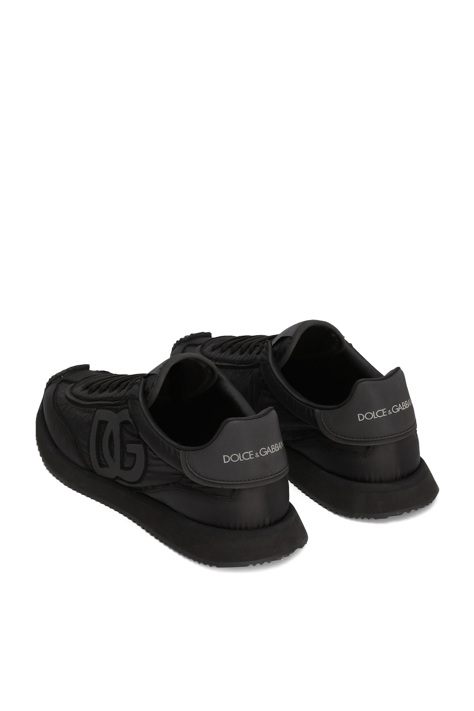 سنيكرز كوشن بحرفي شعار الماركة قماش