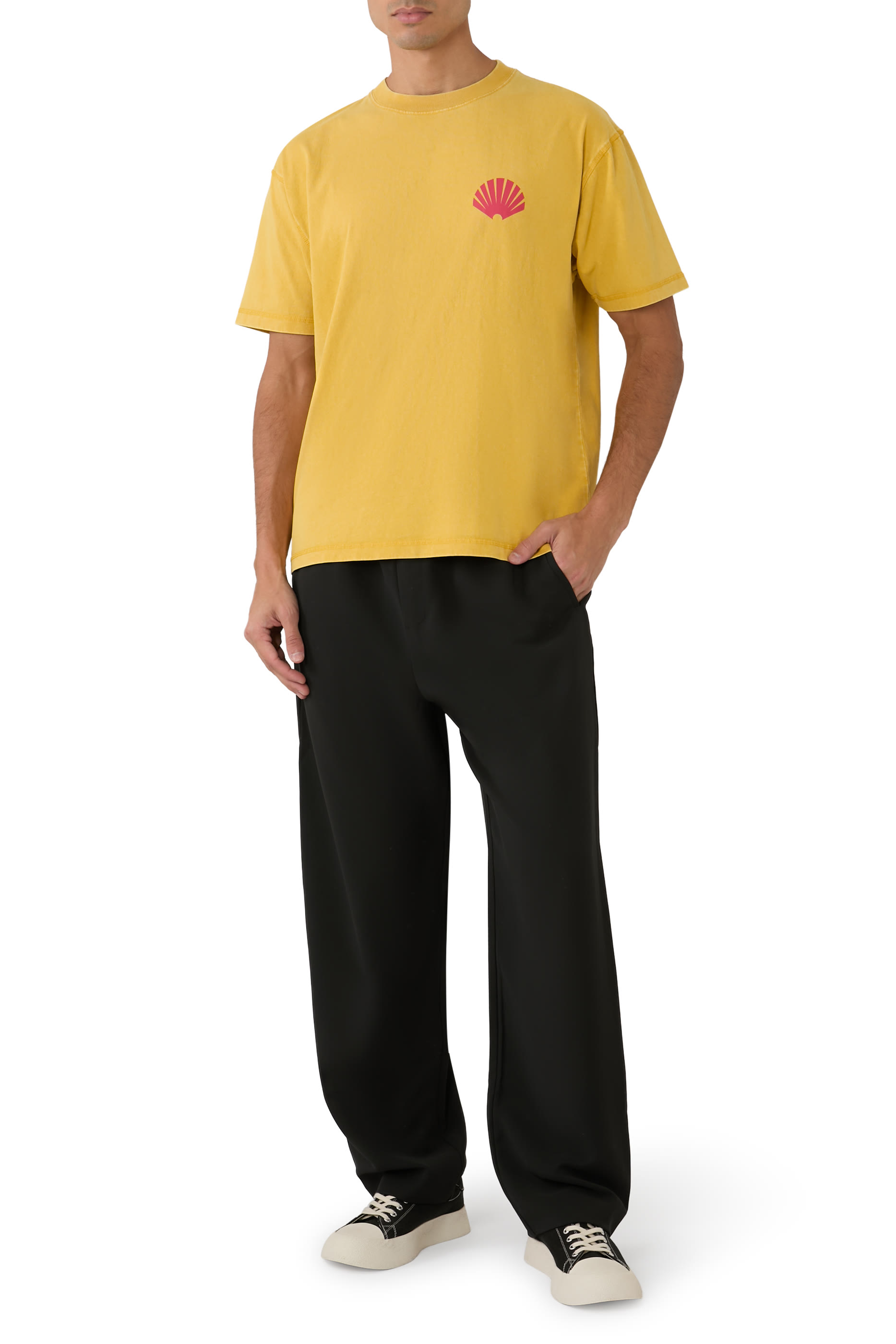 تيشيرت بشعار الماركة