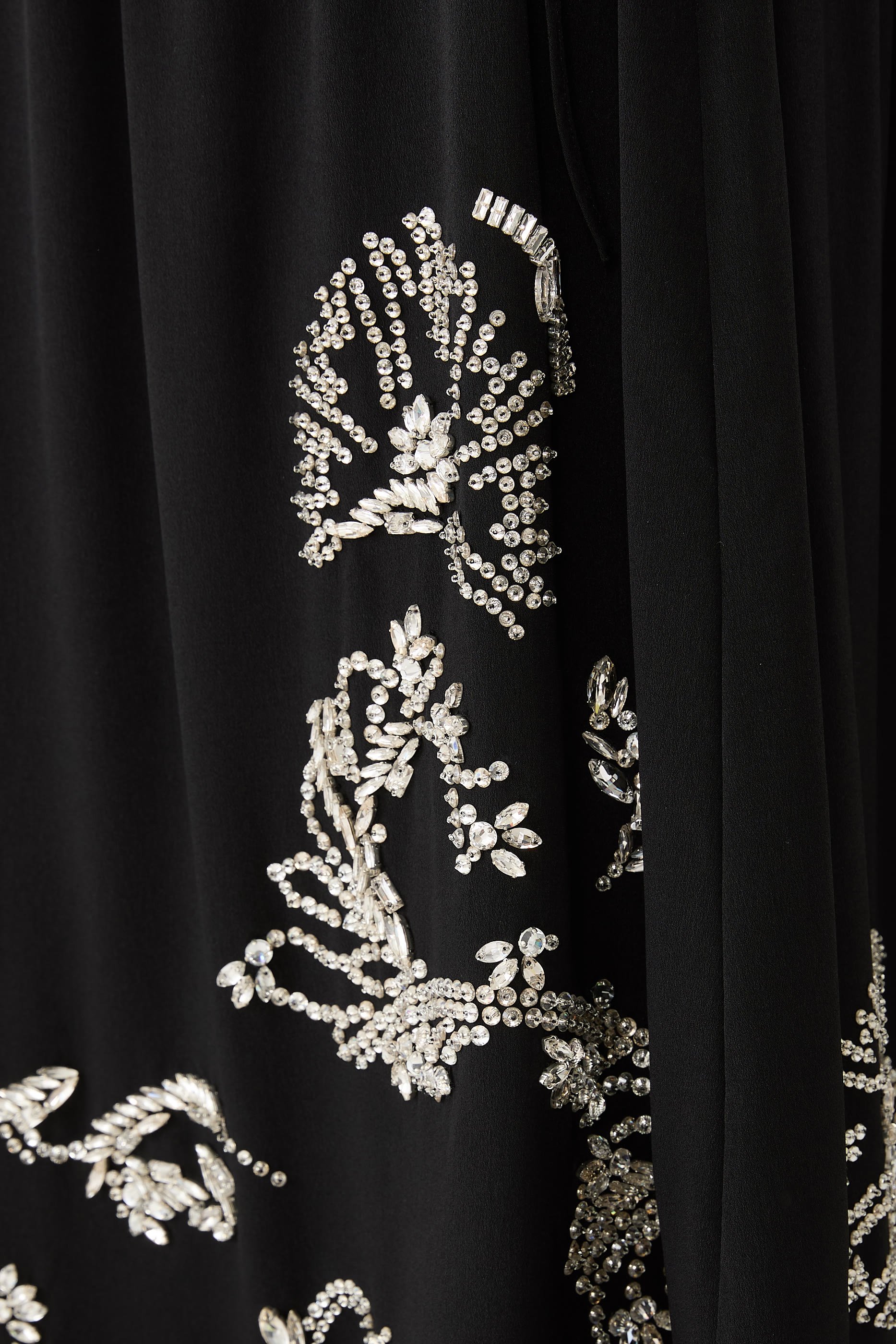 تنورة ساميلا مطرزة