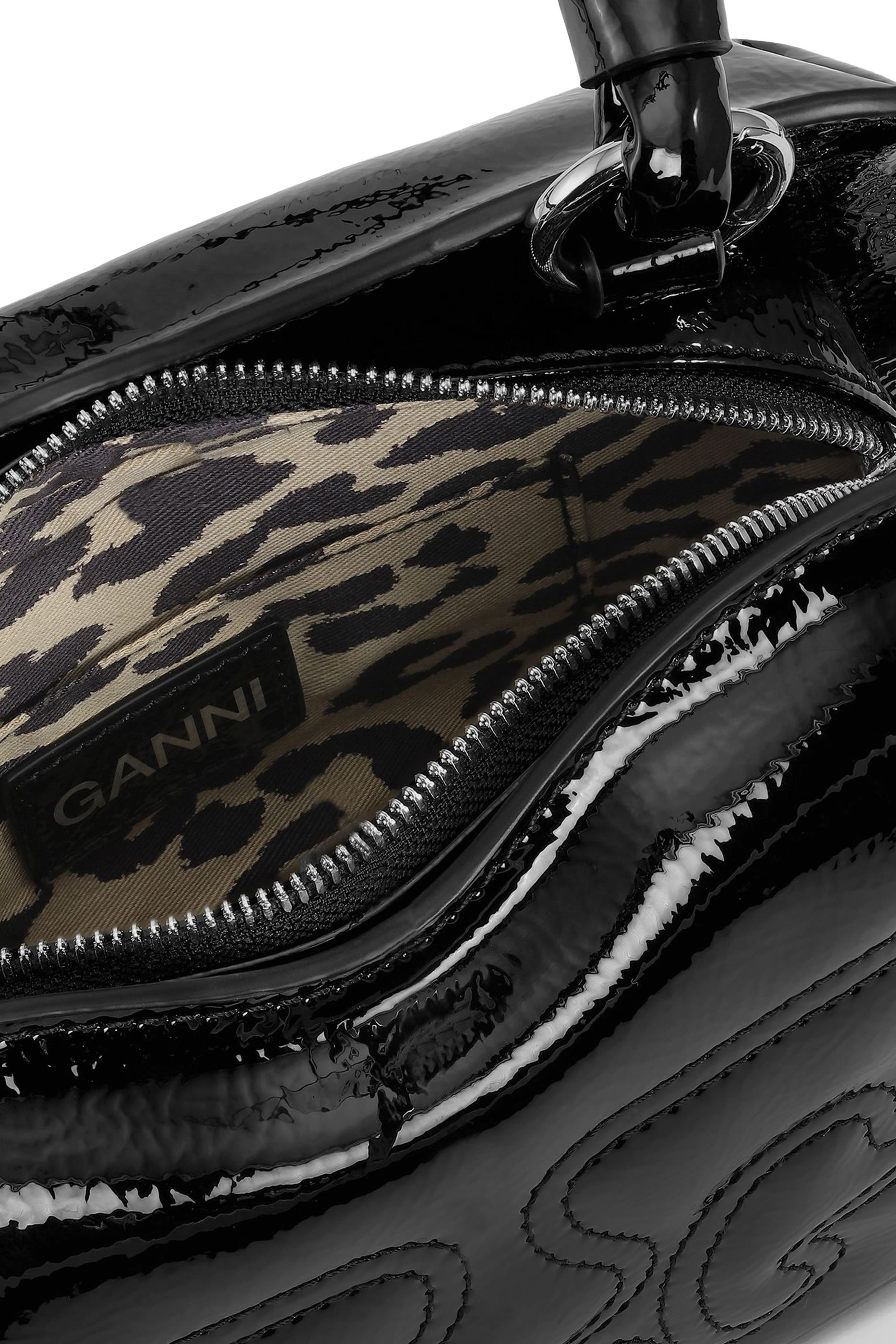 حقيبة بتصميم فراشة