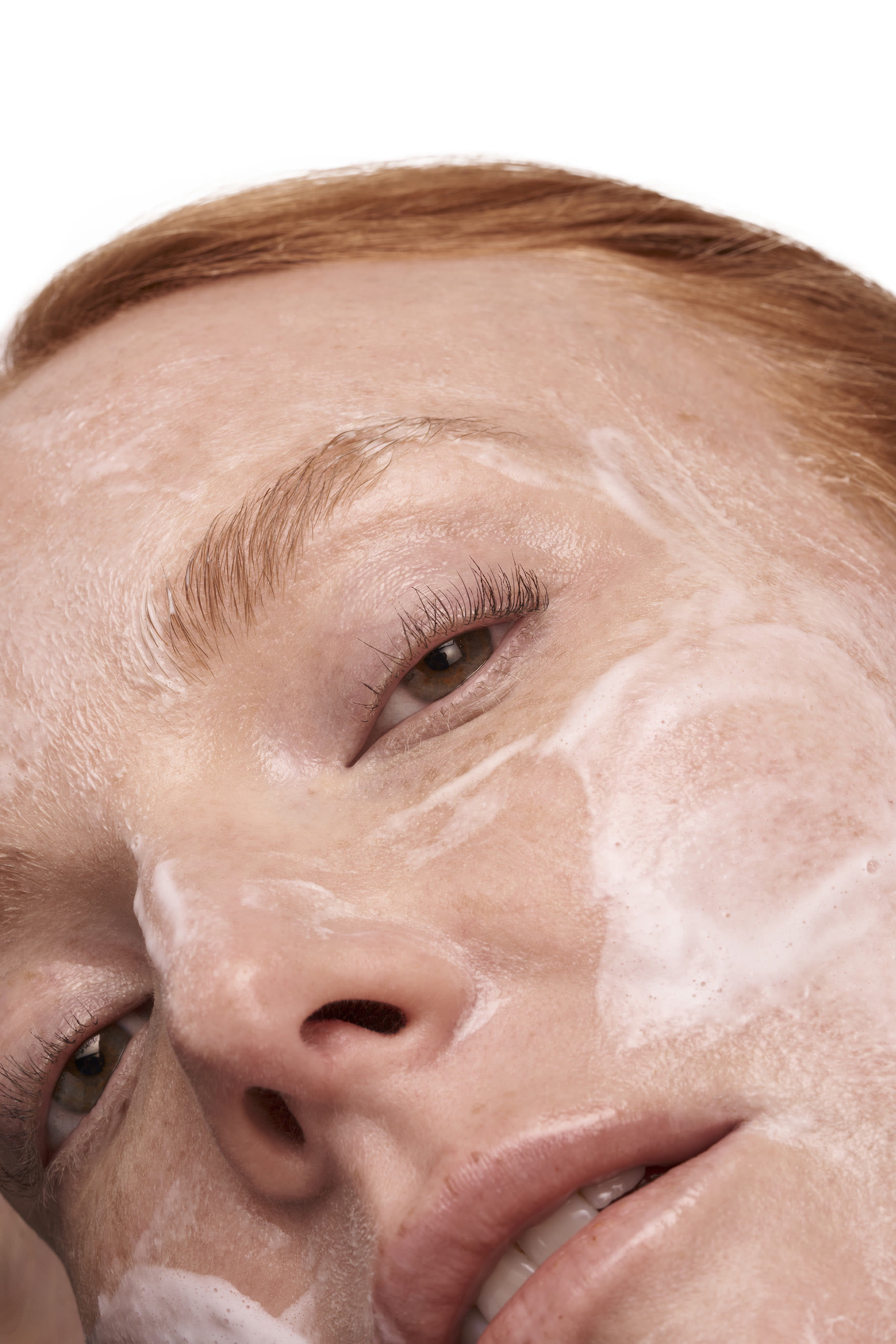 غسول رغوي لتنظيف البشرة