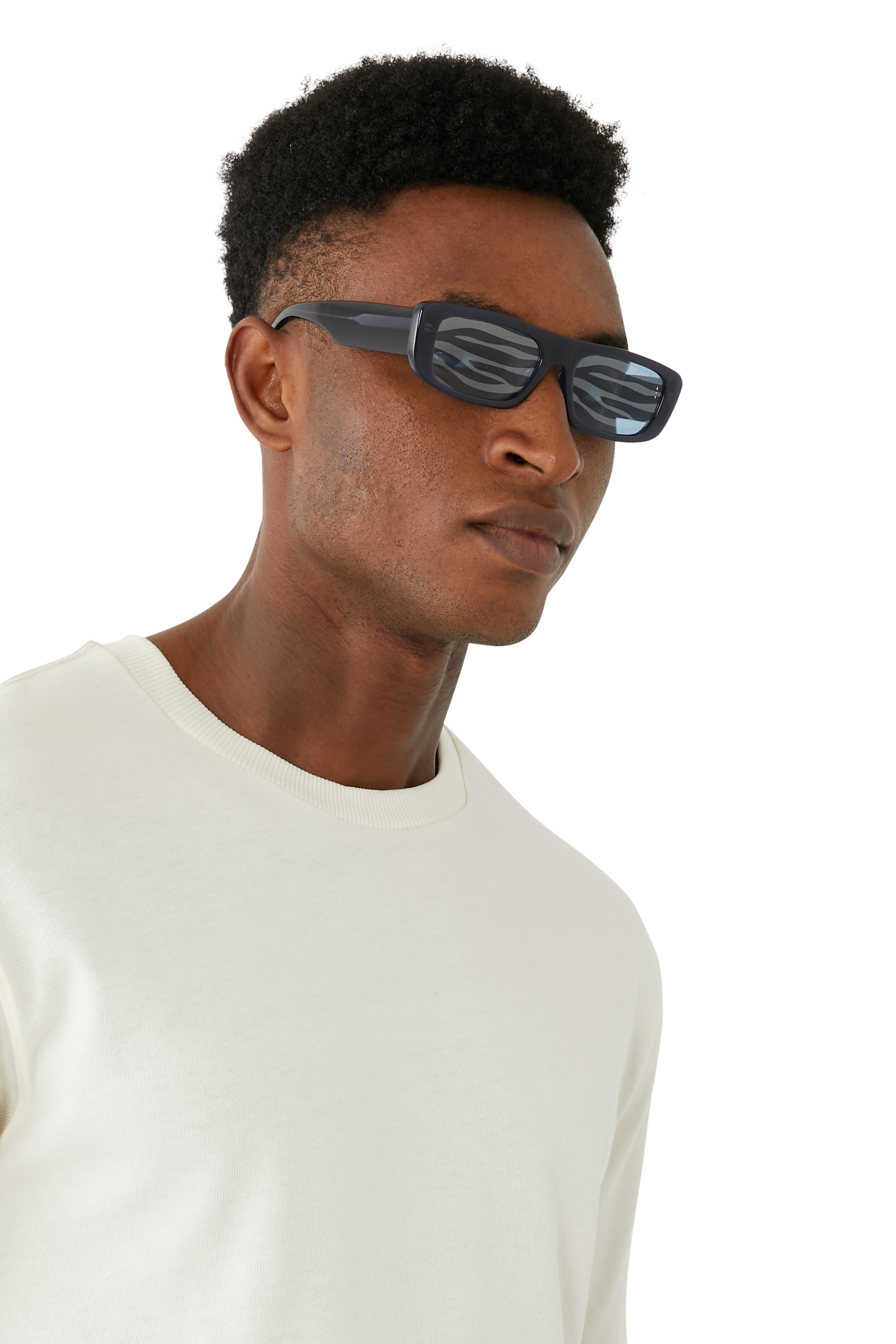 نظارة شمسية بإطار مستطيل ونقشة جلد الفهد