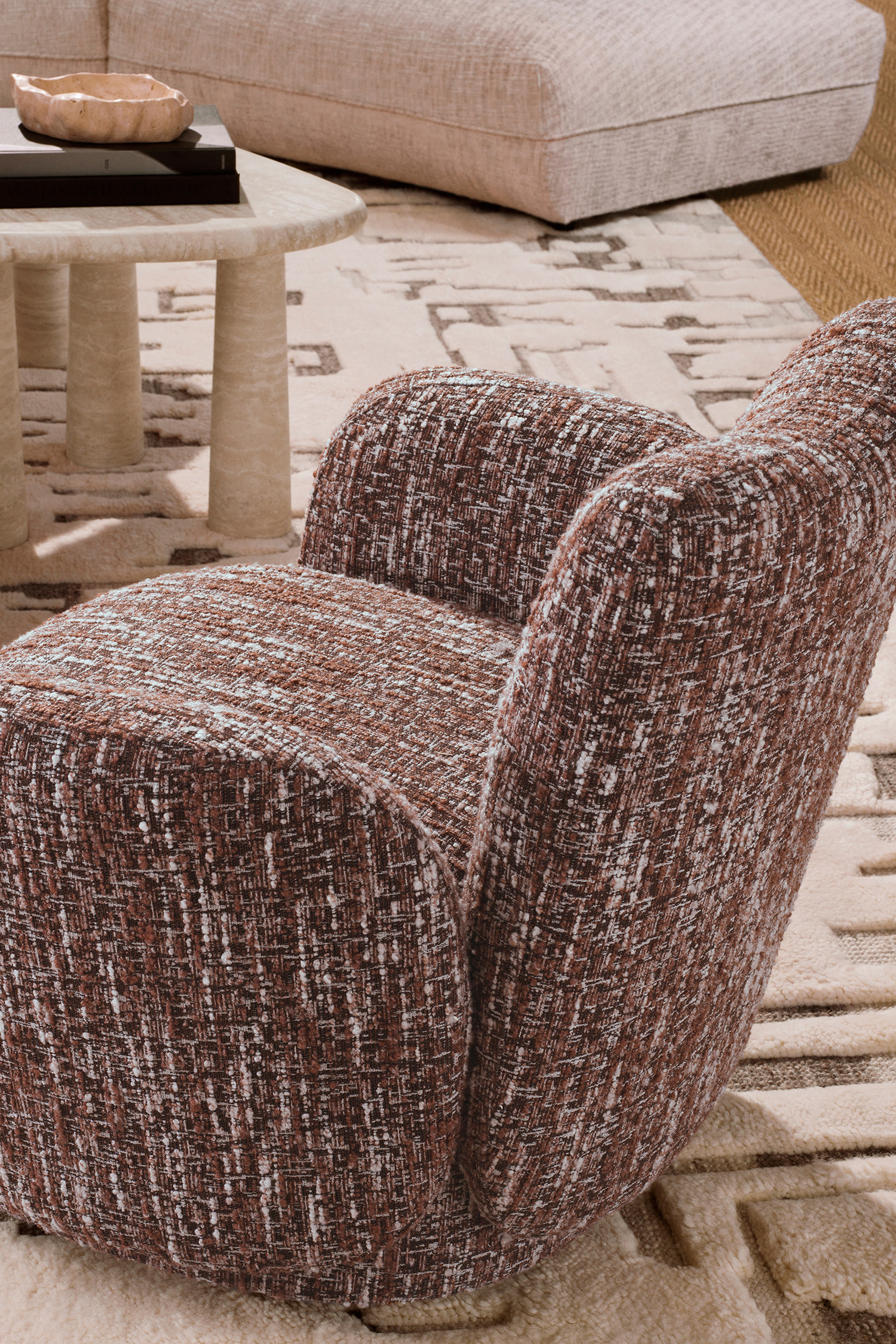 كرسي ميريدا دوار بمسند ذراعين