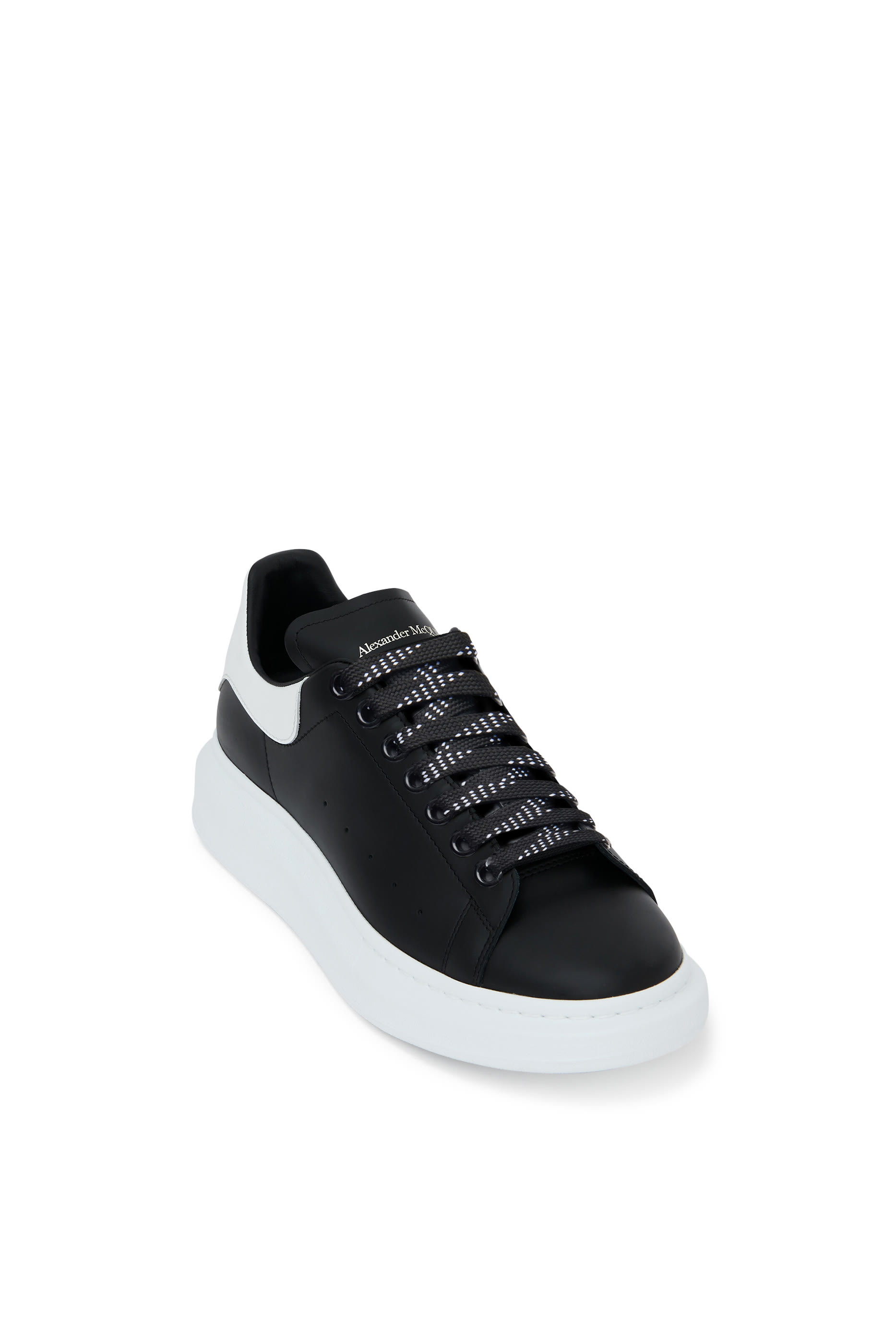 سنيكرز بنعل سميك