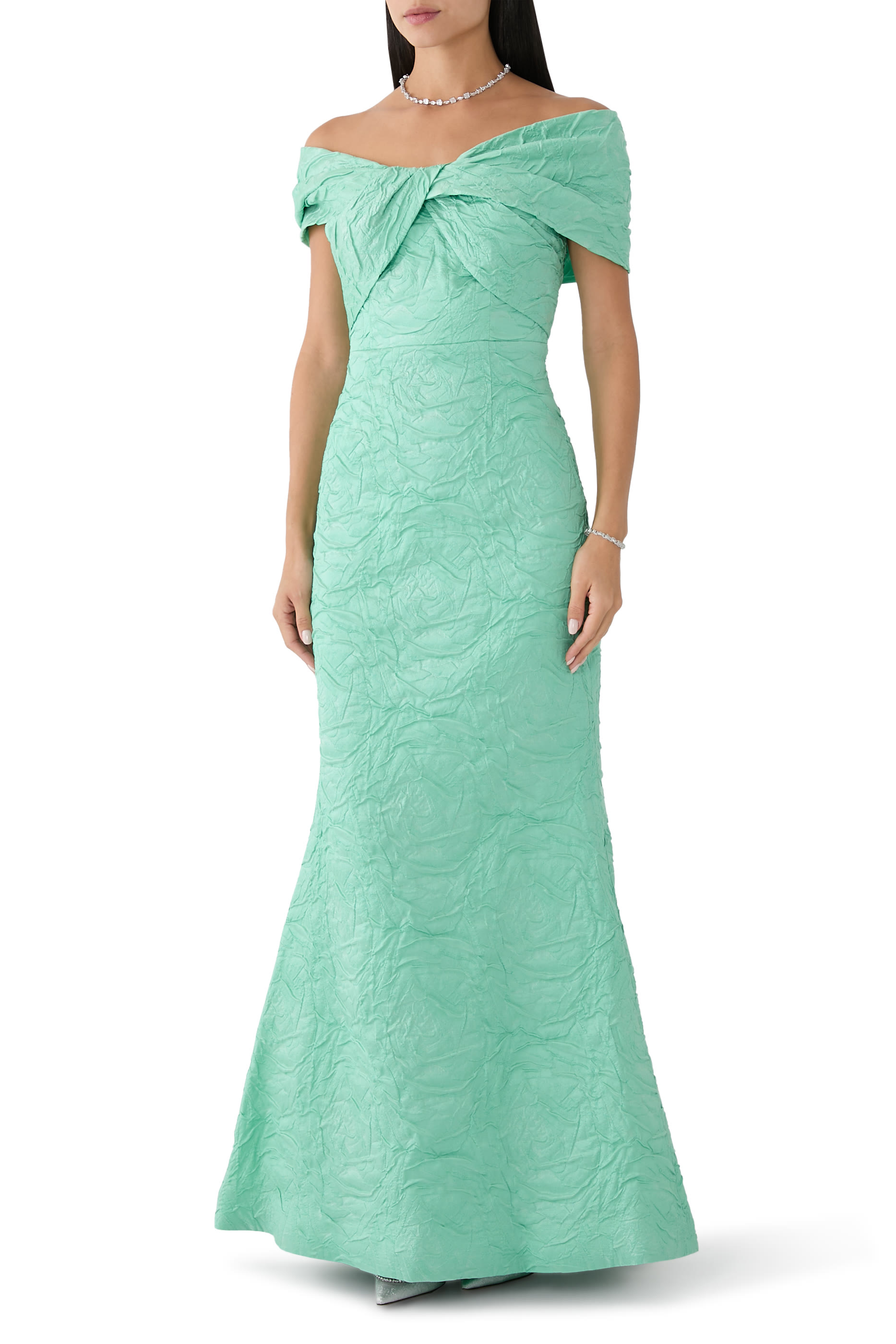 فستان سهرة بصدرية ملفوفة ونقشة جاكار