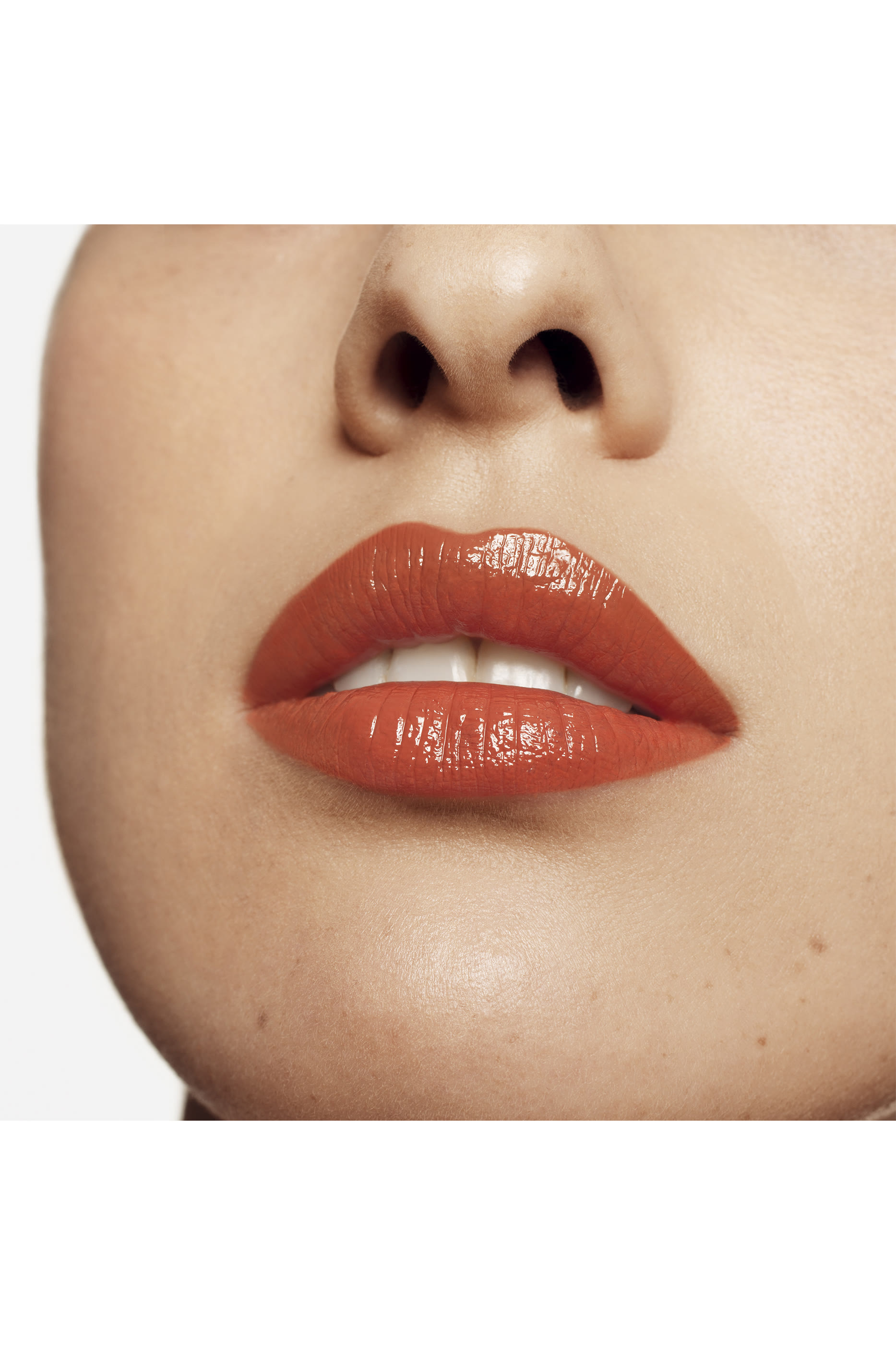 أحمر شفاه فينيل بتركيبة سائلة