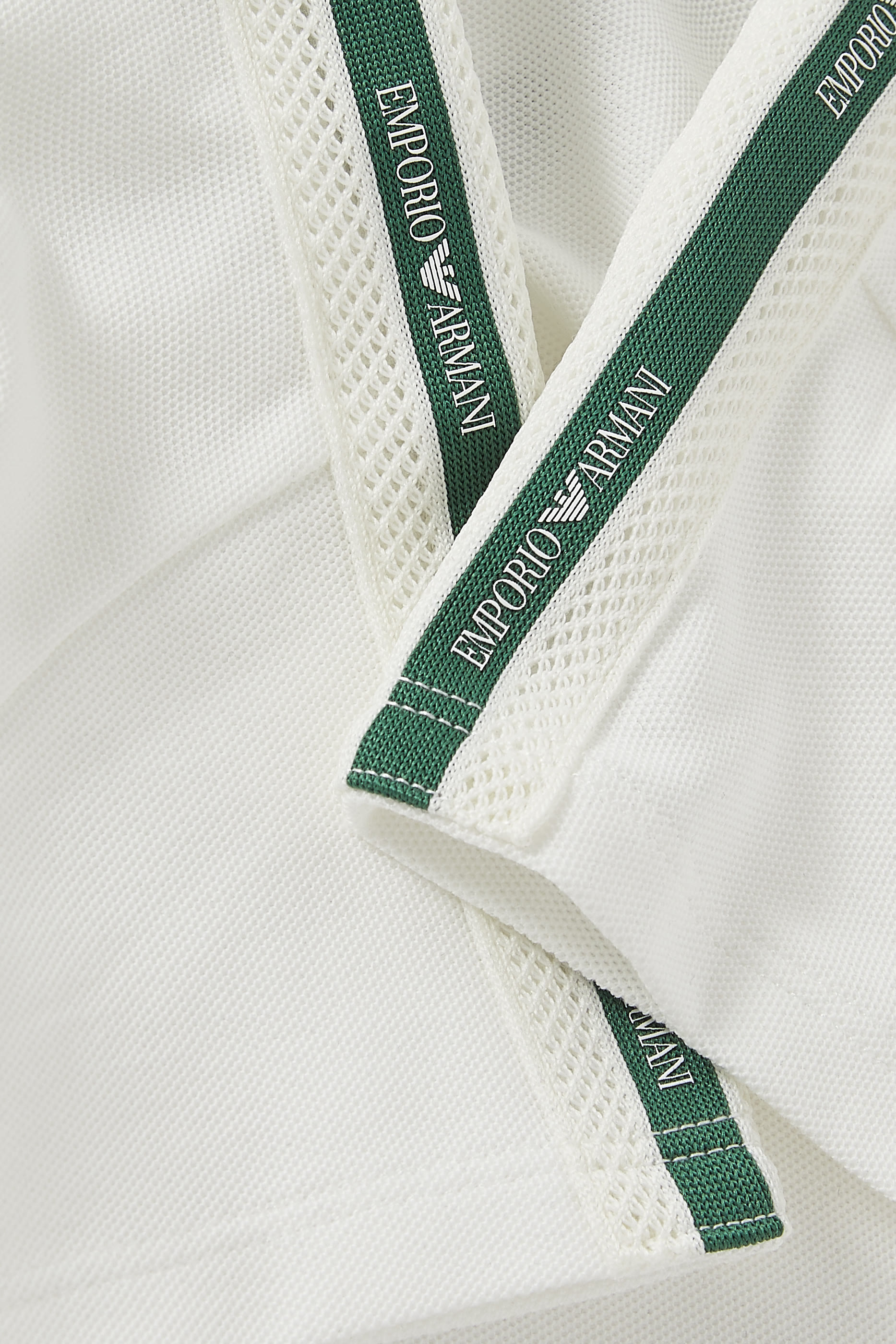 تيشيرت بشريط بتفاصيل شعار الماركة للأطفال