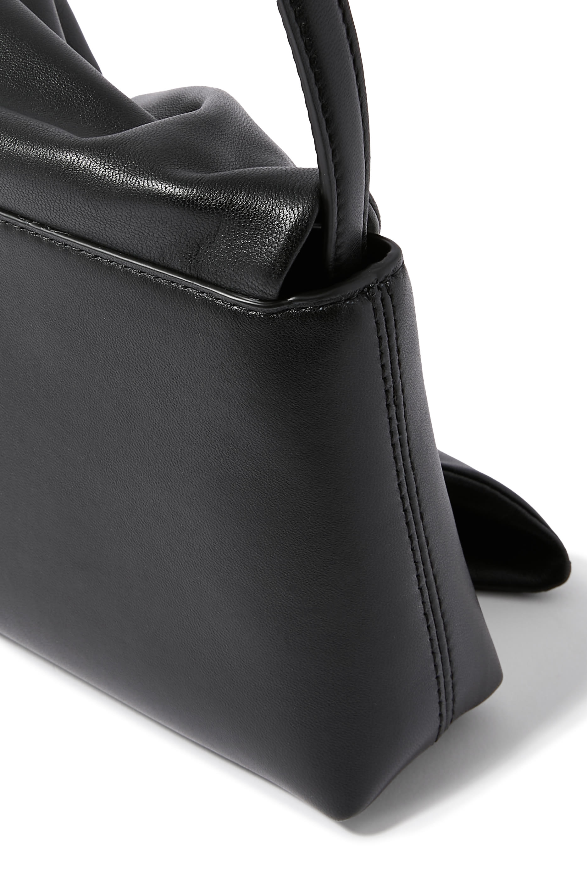 حقيبة بوشاح بعقدة جلد