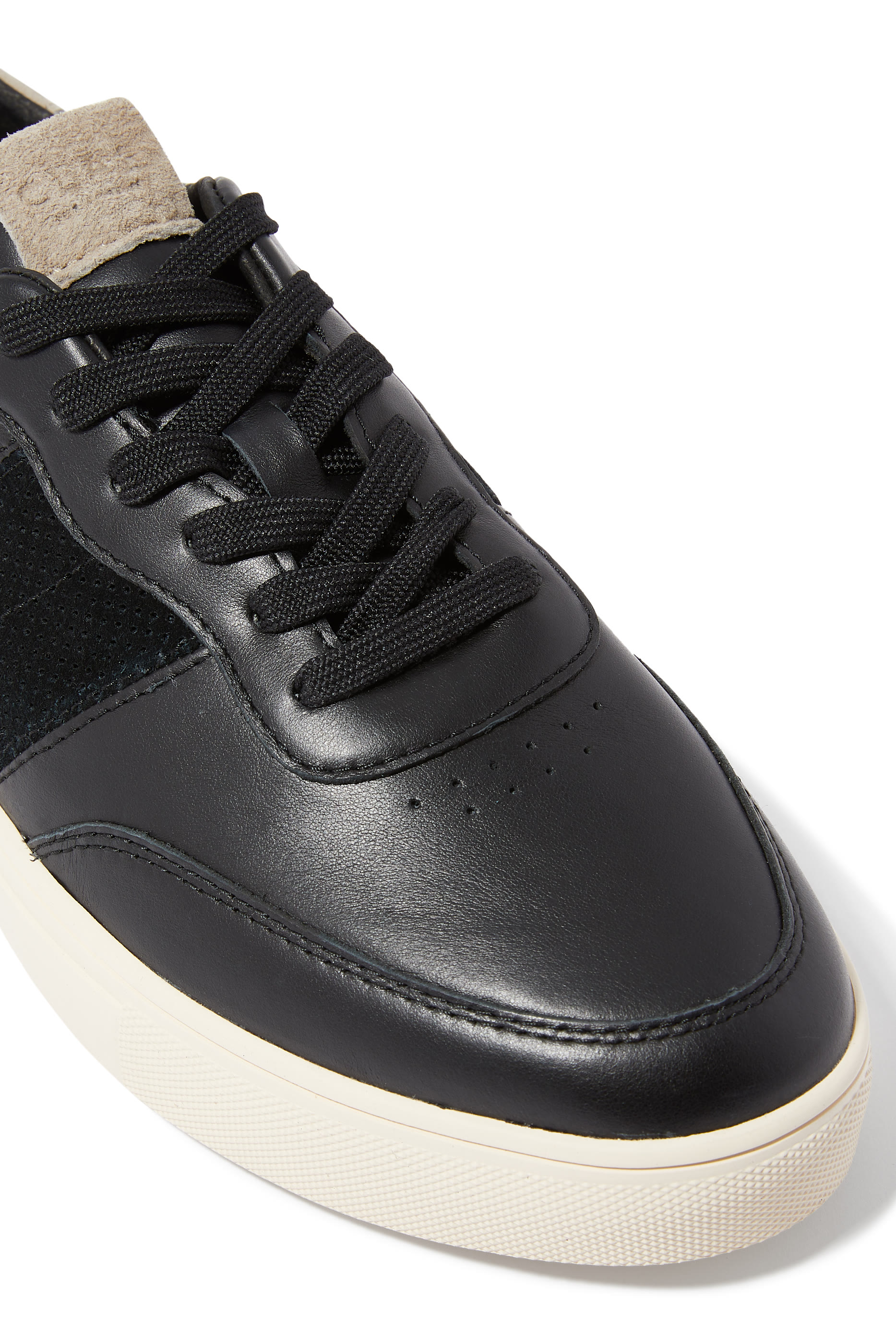 سنيكرز ديفيس