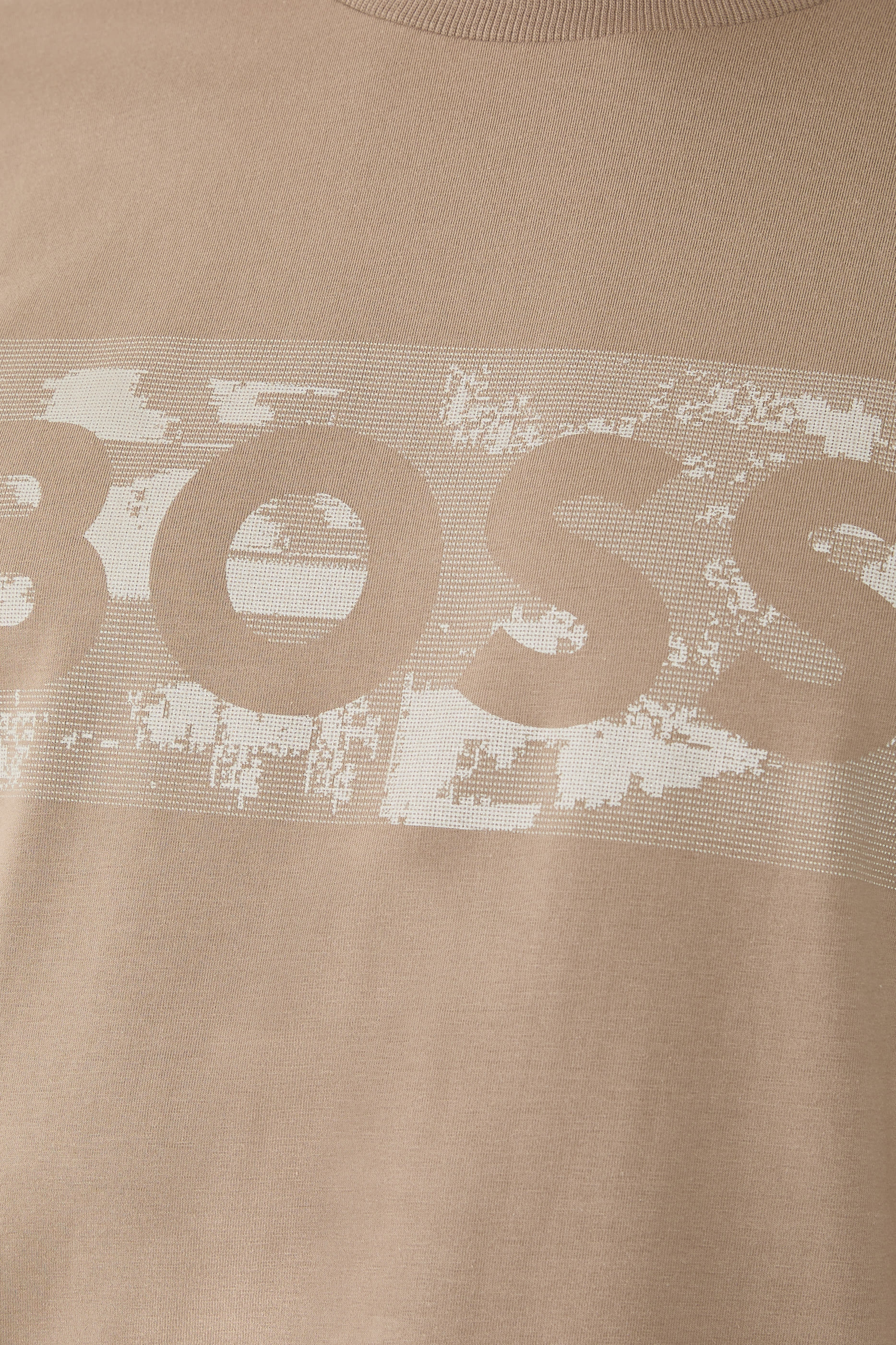 تيشيرت بشعار الماركة