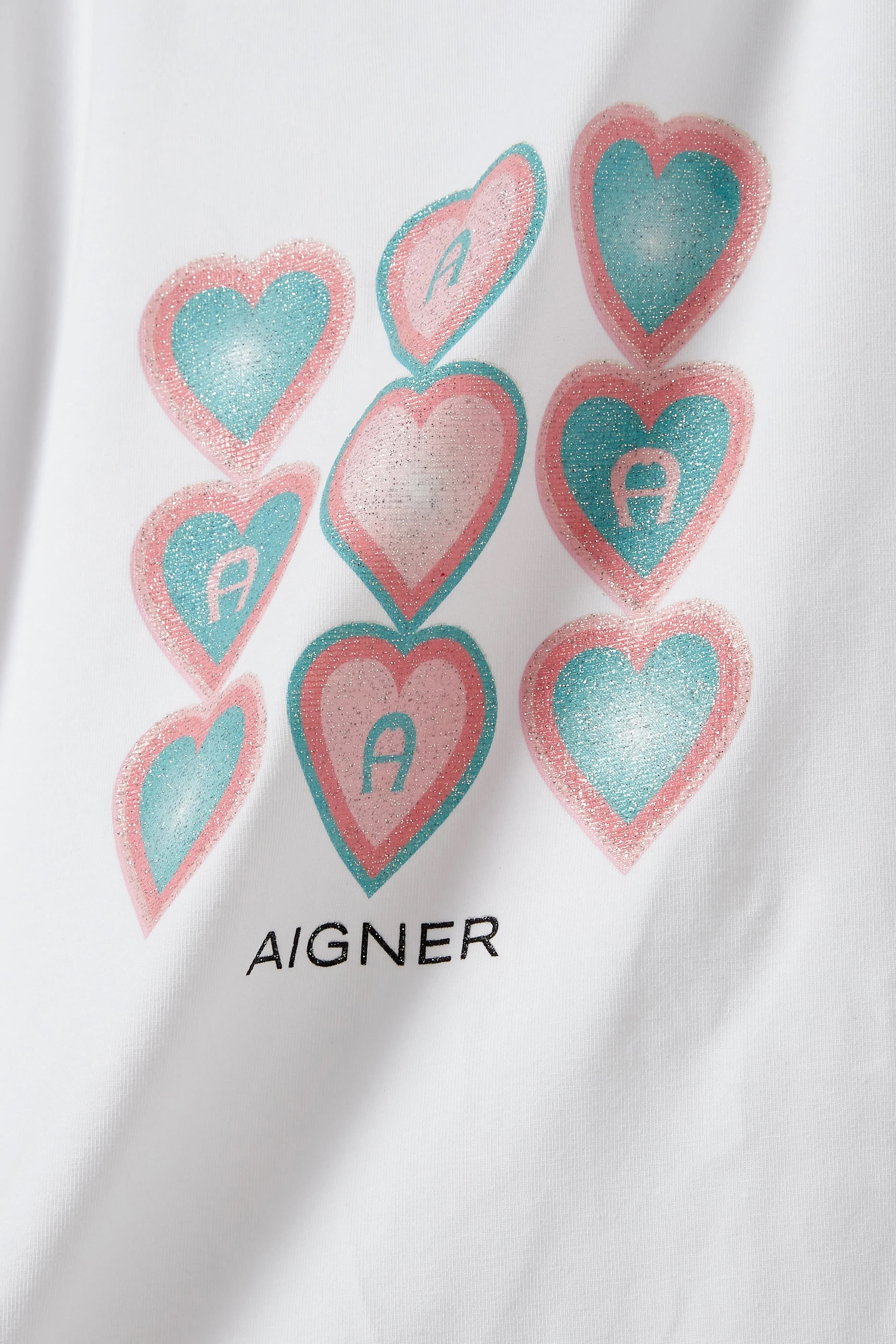 تيشيرت بطبعات قلوب متعددة للأطفال