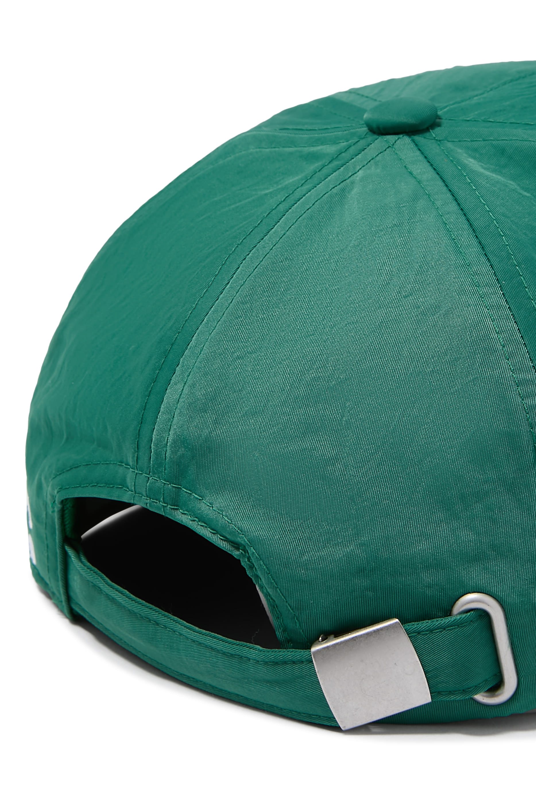 كاب بشعار الماركة