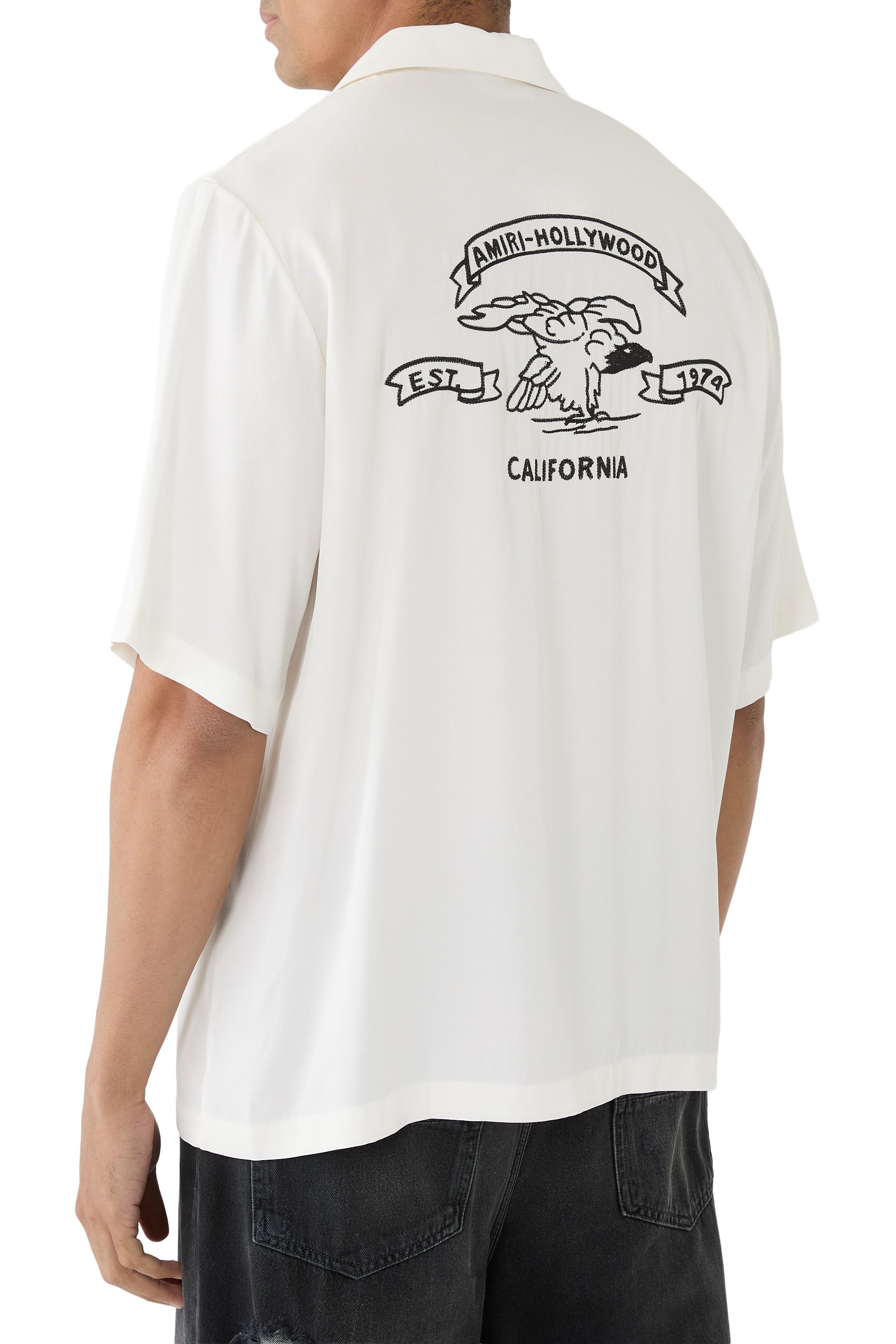 قميص بياقة بطيّة