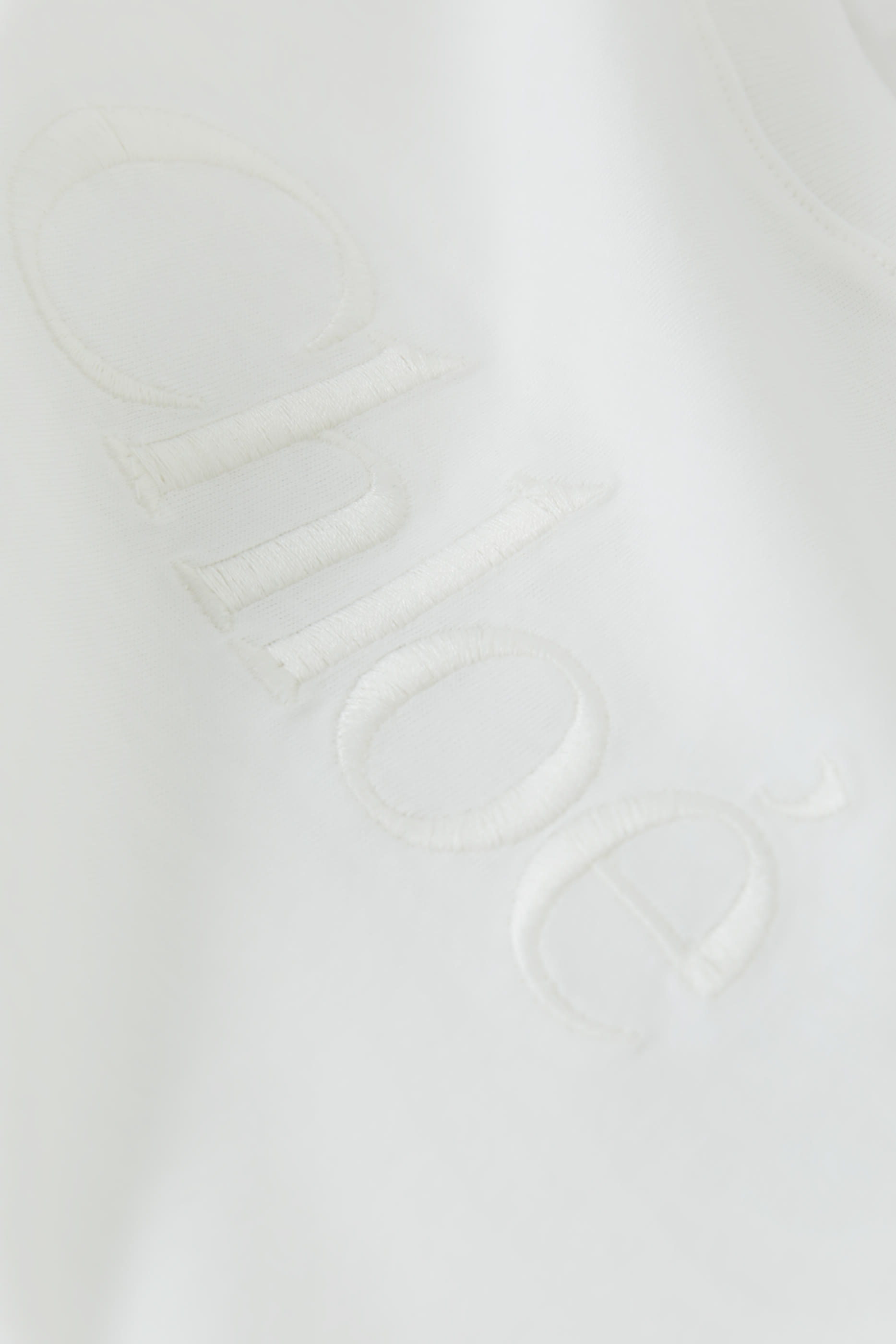 تيشيرت بشعار الماركة