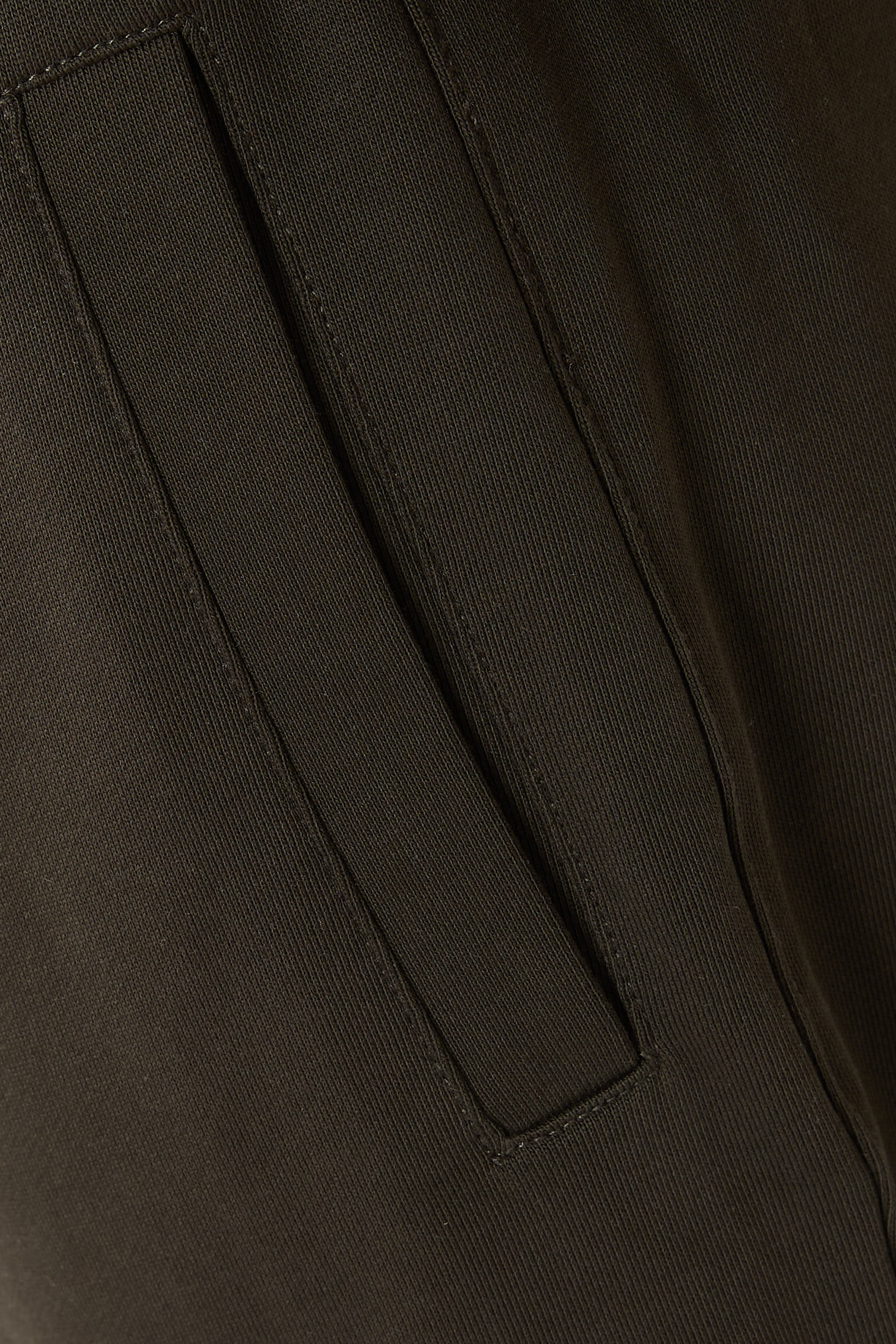 بنطال رياضي بقصة مريحة