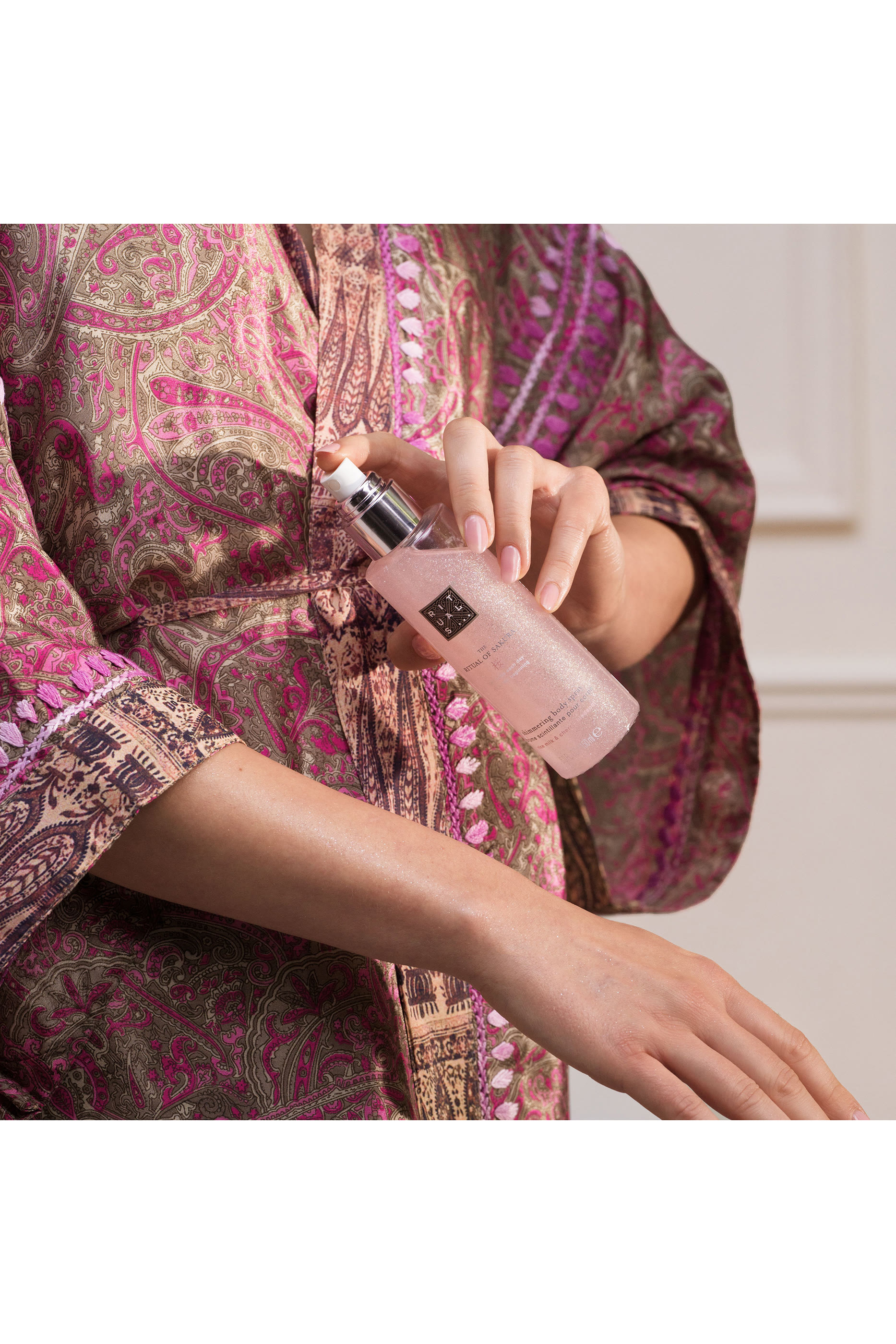 بخاخ ذا ريتوال أوف ساكورا لامع للجسم