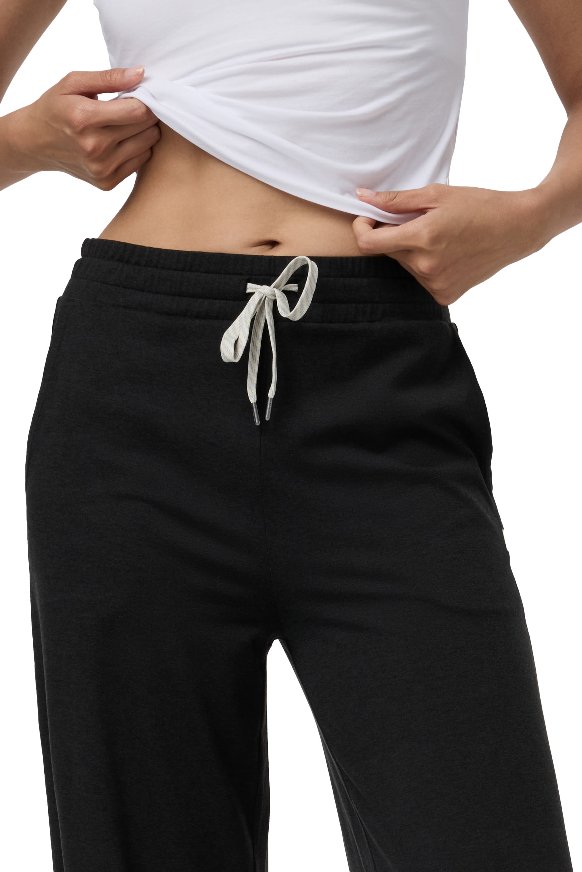 بنطال هالو إسينشال بقصة ساق واسعة