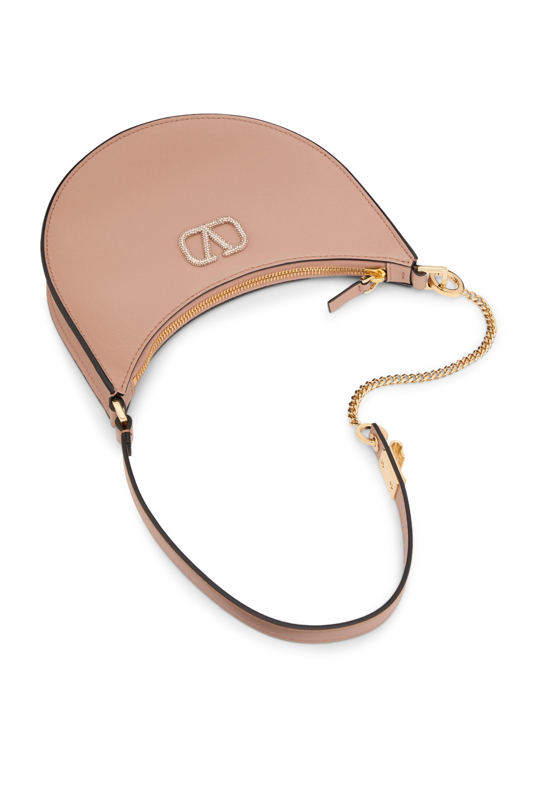 حقيبة صغيرة بشعار الماركة