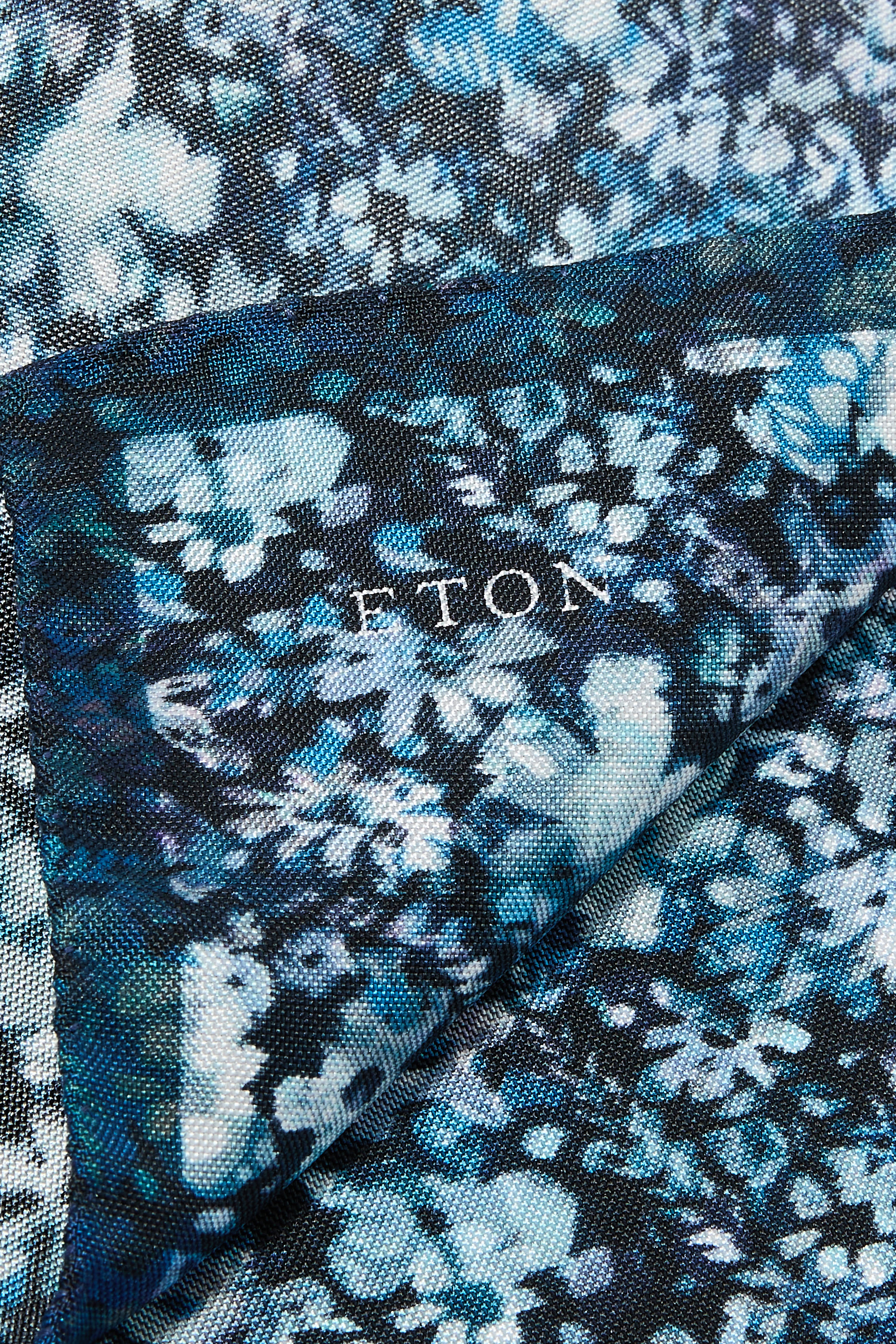 منديل جيب مزين بنقشة زهور حرير