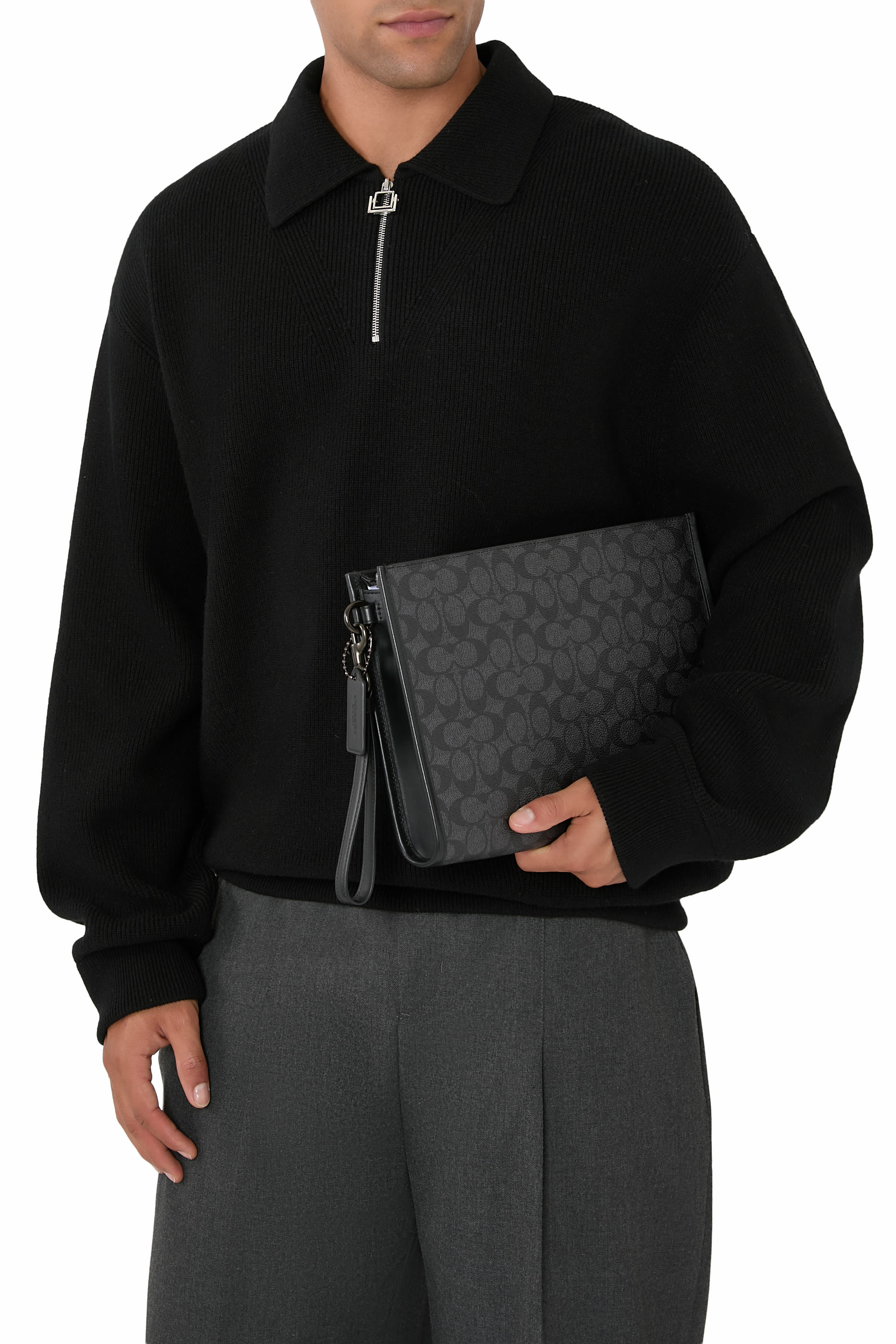 حقيبة صغيرة بنقشة شعار الماركة جلد