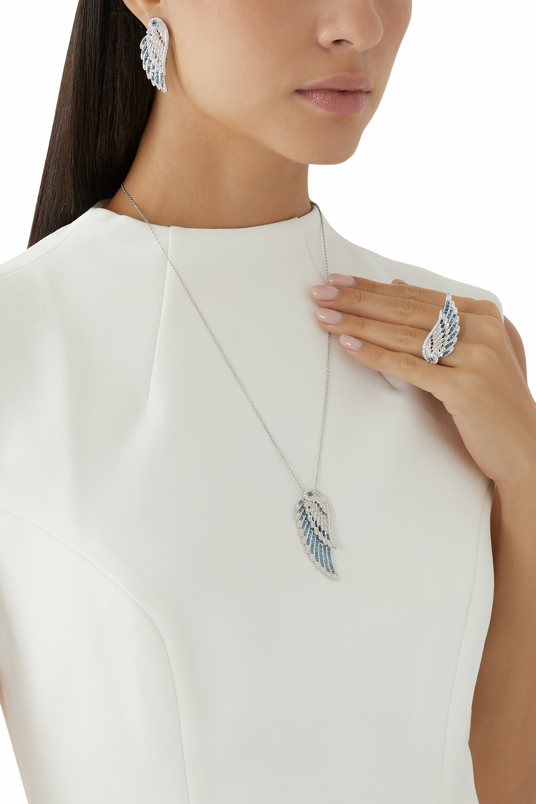 أقراط وينغز امبرايس متدلية مرصعة بالزبرجد والماس، ذهب أبيض عيار 18