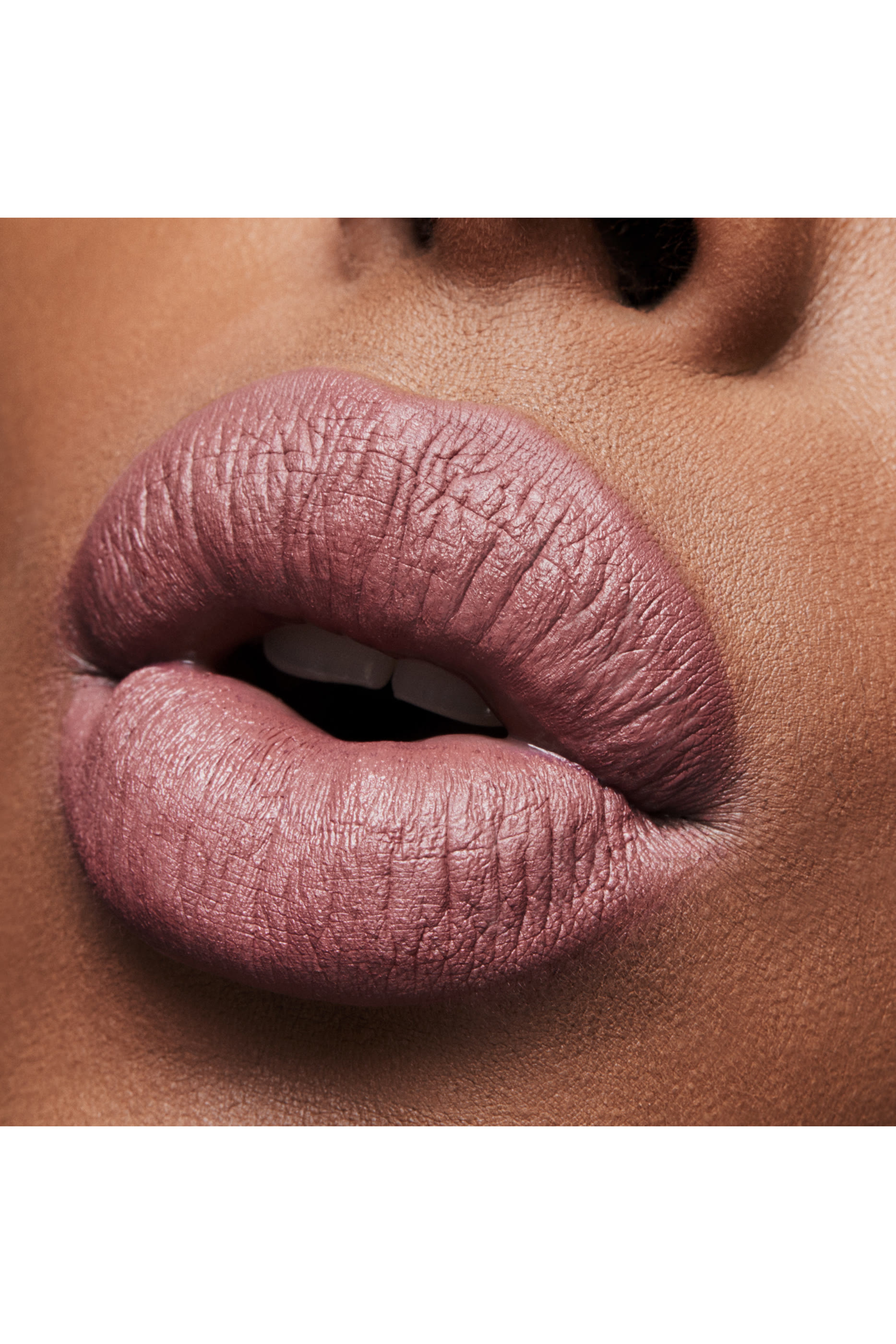 أحمر شفاه غير لامع