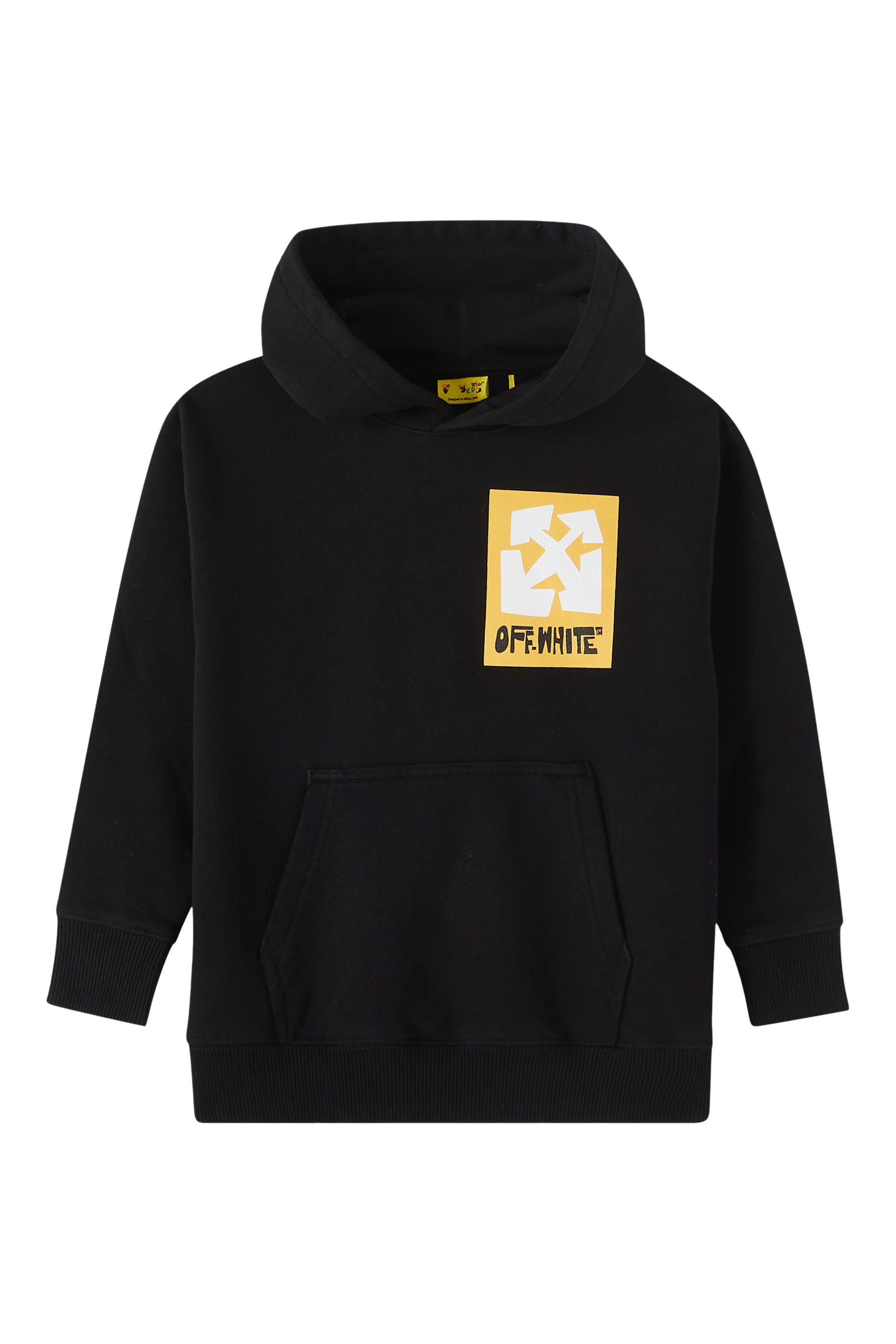 هودي بملصق كبير بشعار الماركة