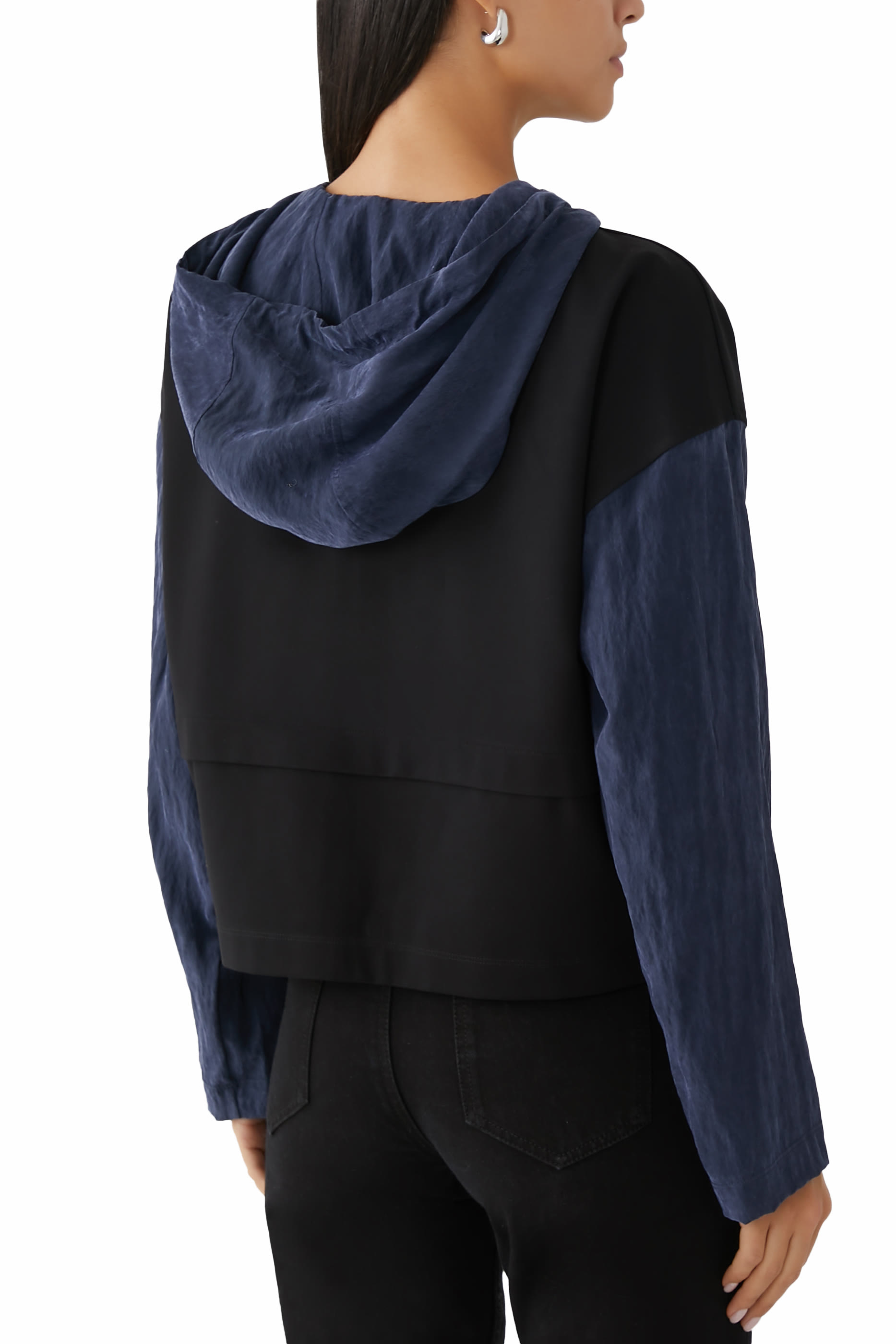 جاكيت مطرز بمزيج أقمشة