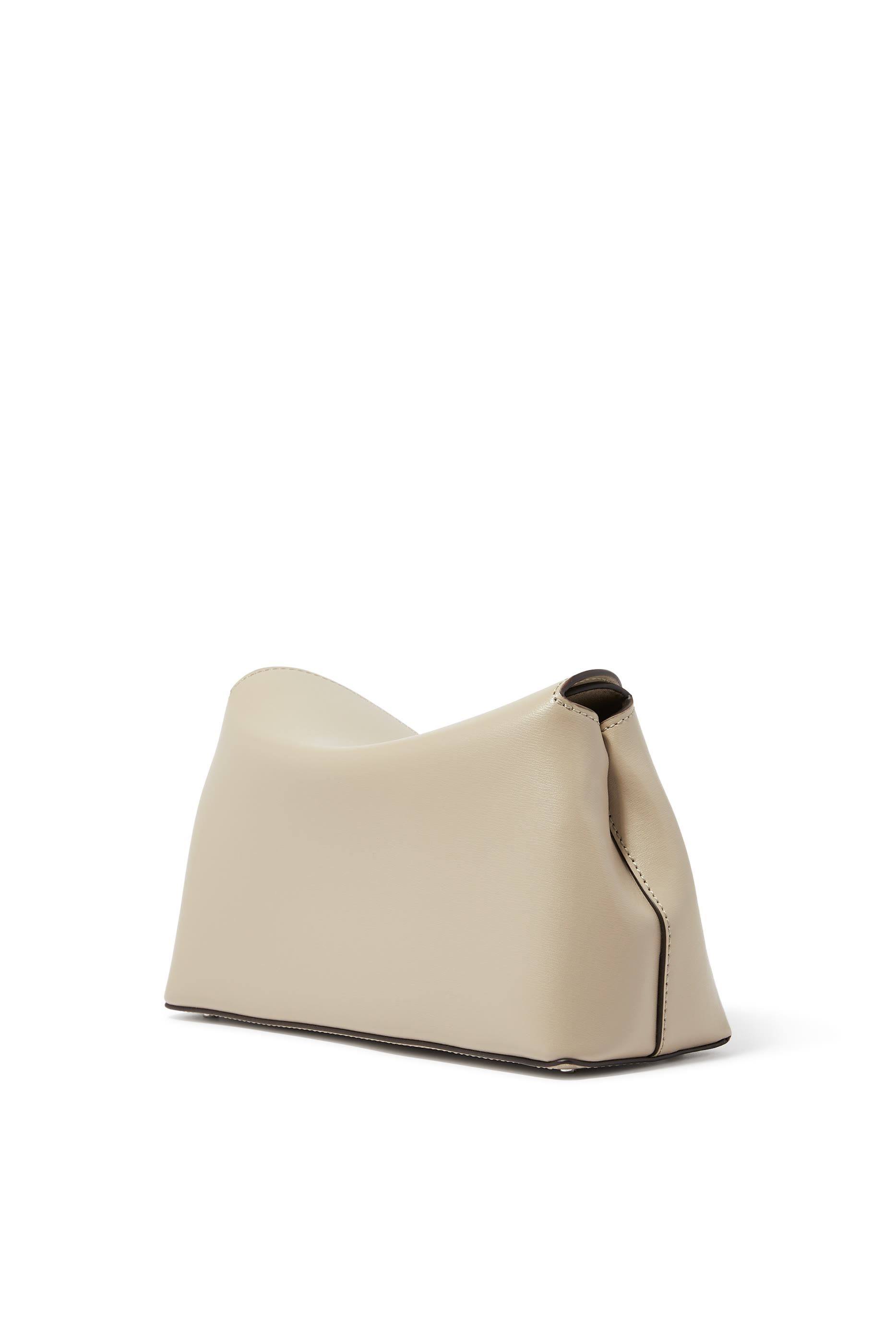 حقيبة كلاتش بقفل على شكل حرف T