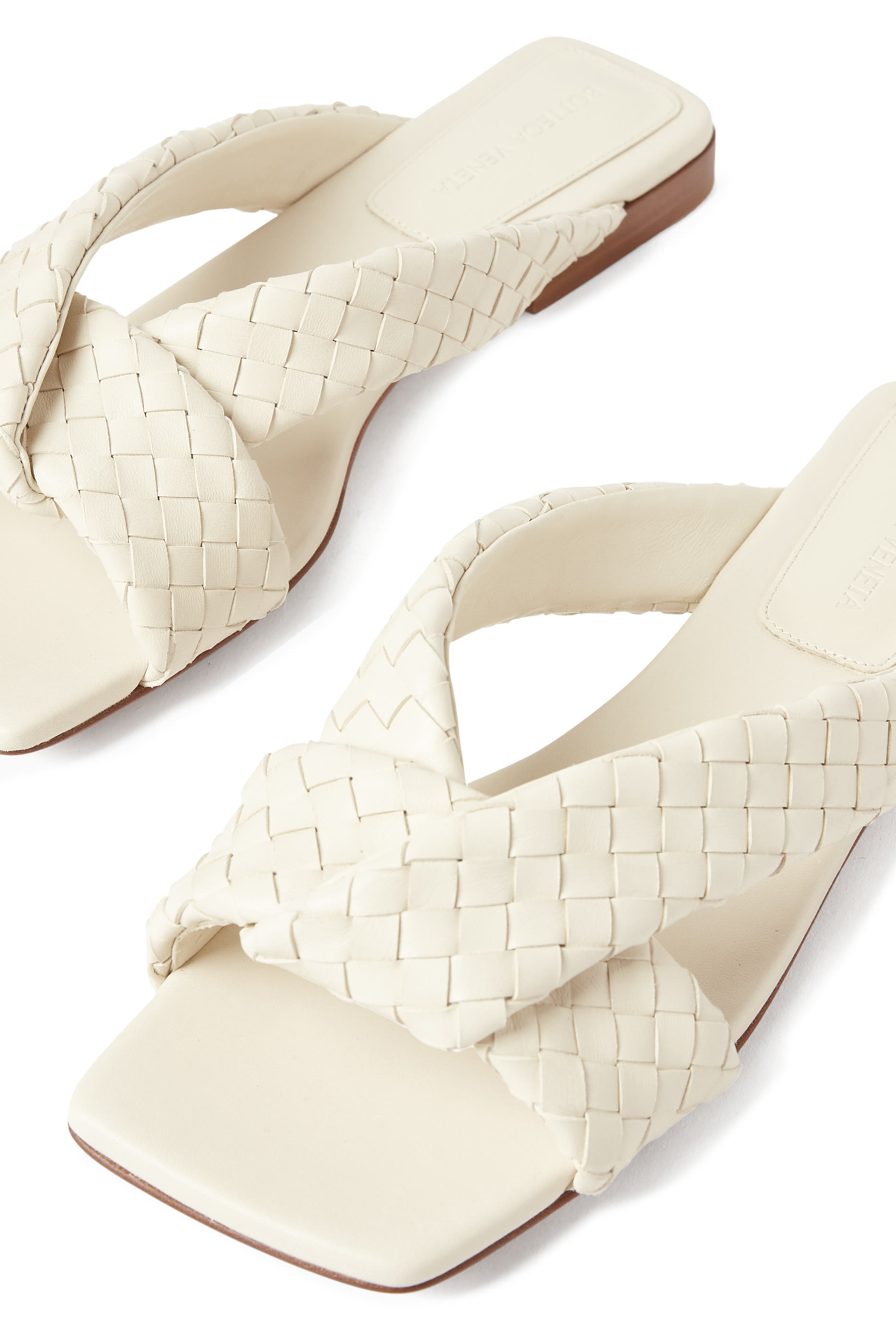 حذاء ريفا مفتوح من الخلف بكعب مسطح