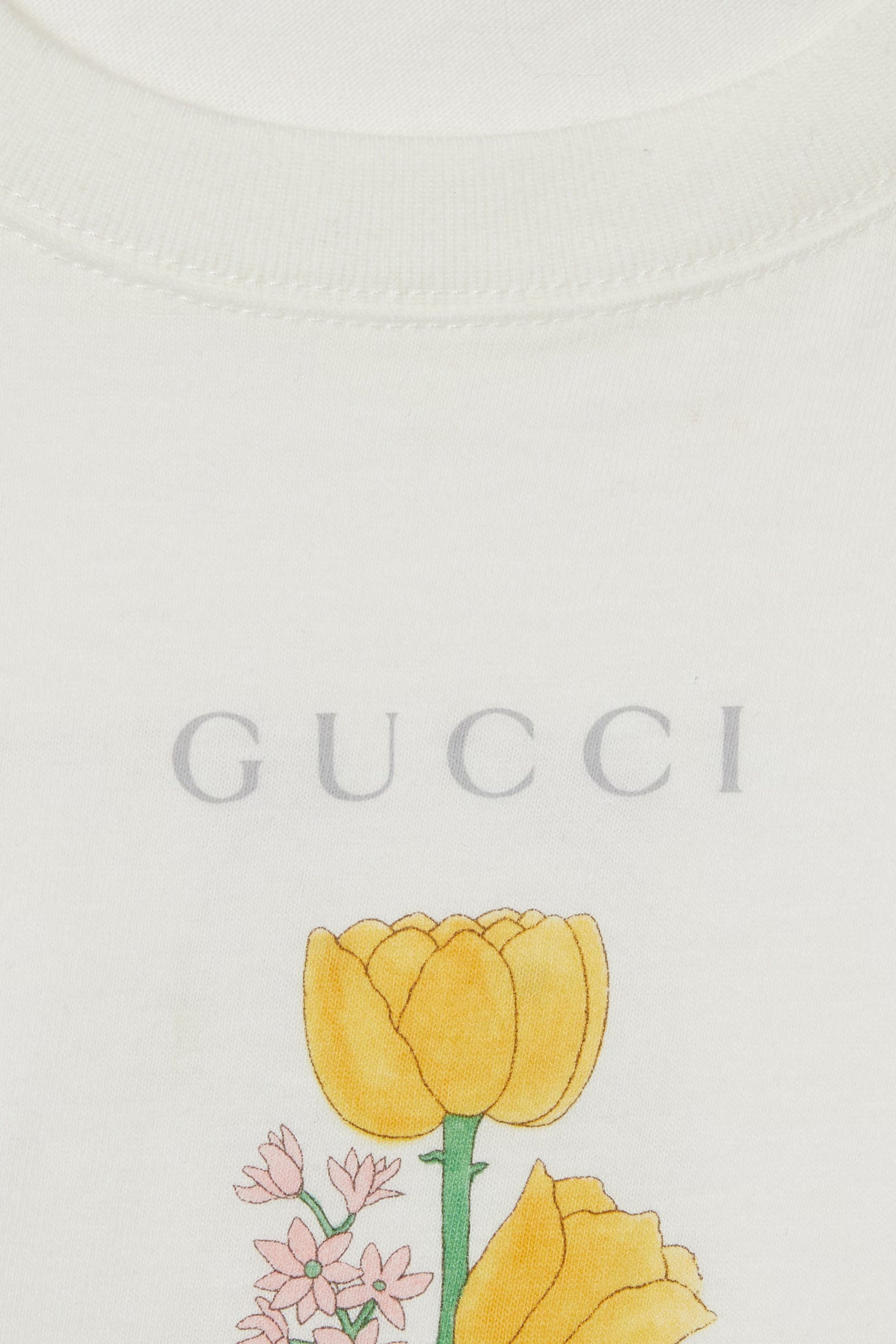تيشيرت بنقشة شعار الماركة وزهرة للأطفال
