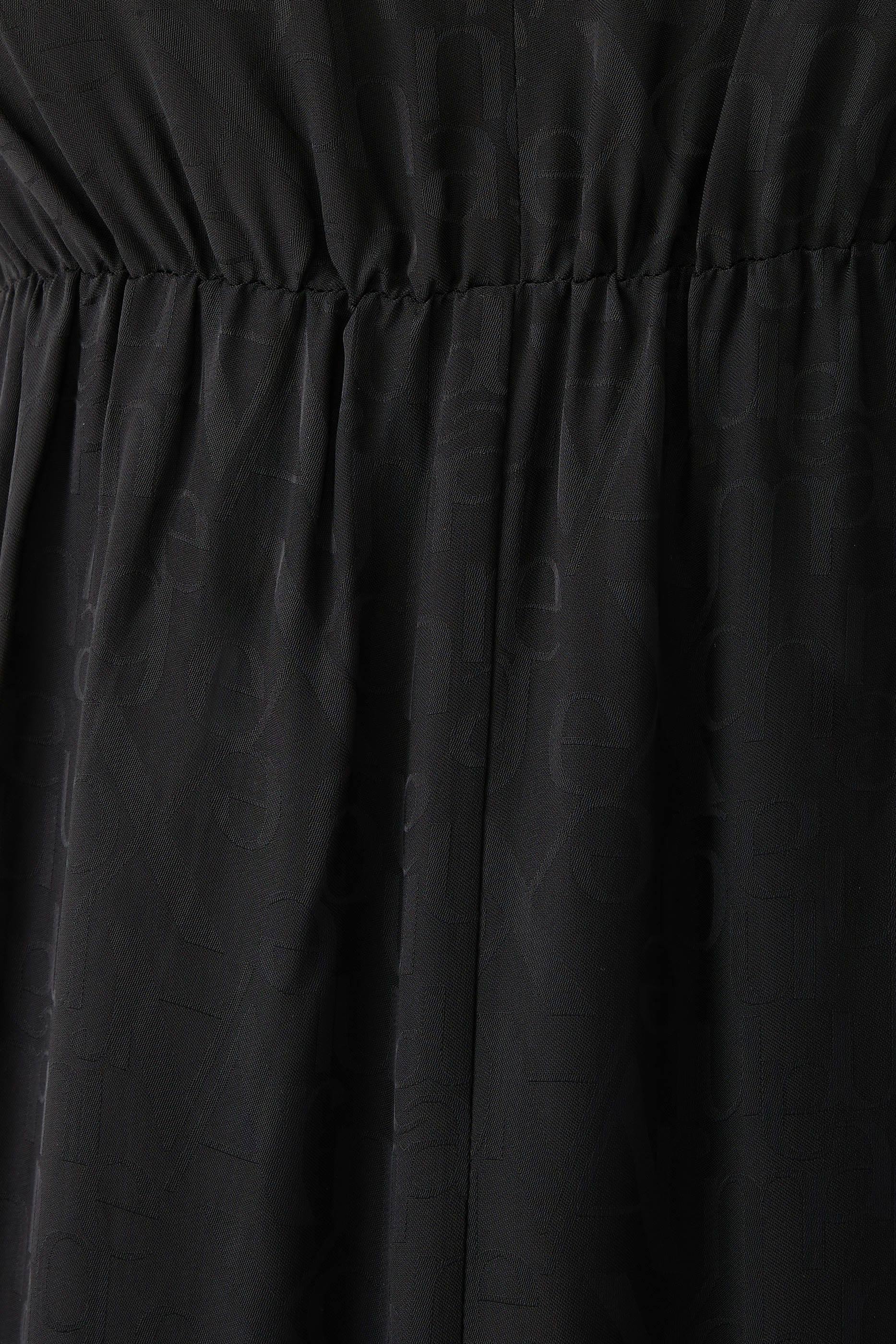 فستان ميلانو بياقة على شكل حرف V