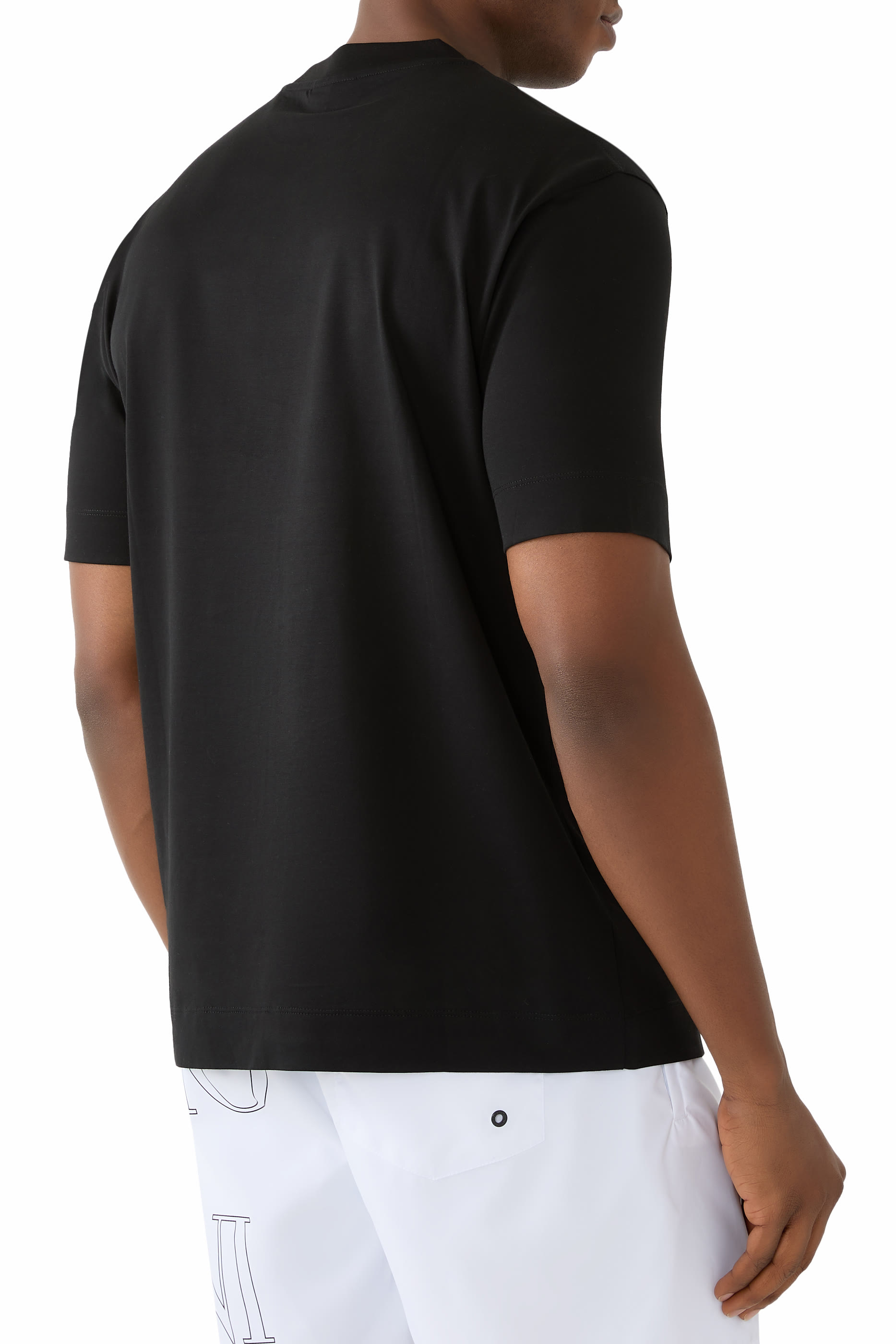 تيشيرت بأكمام قصيرة