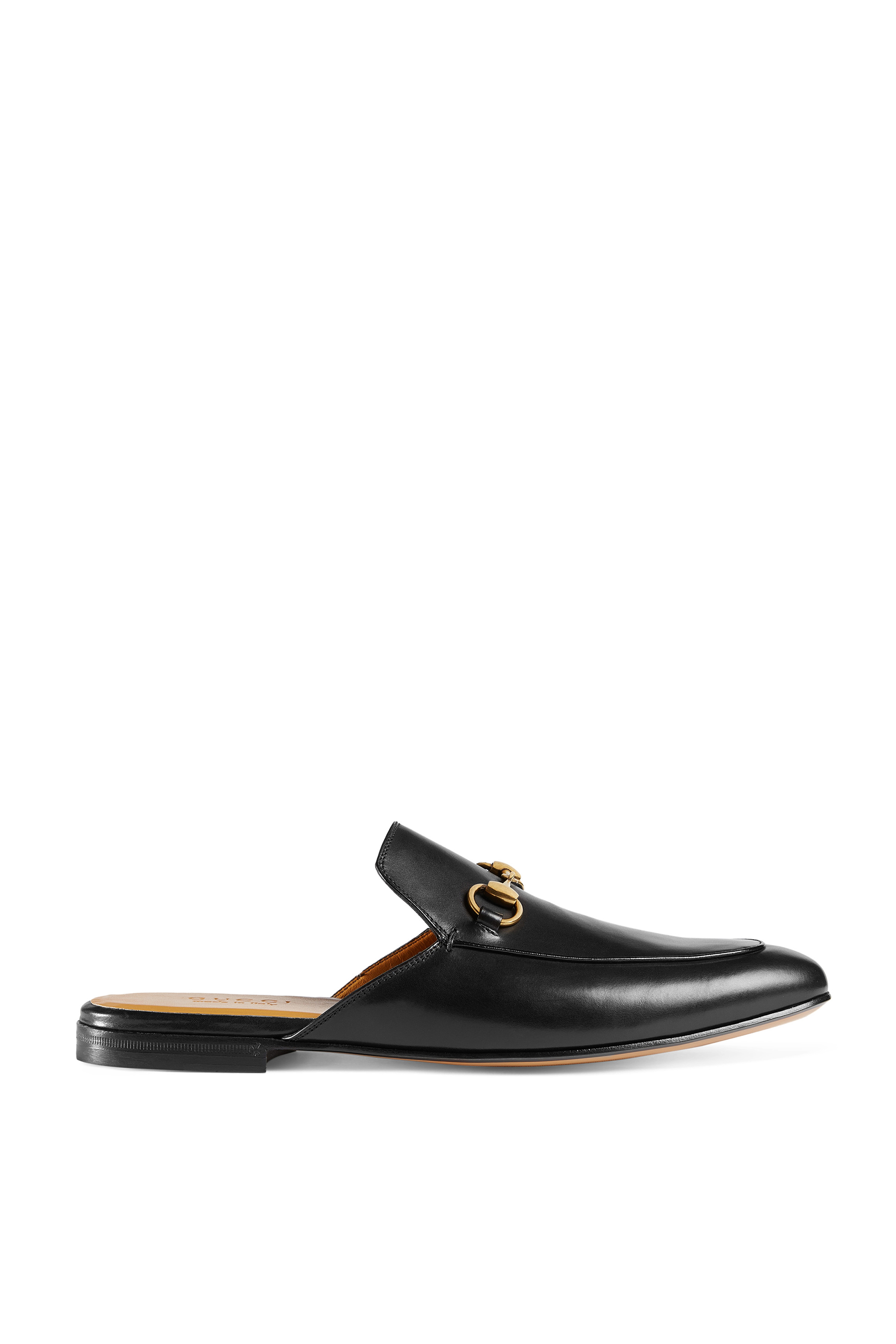 حذاء مفتوح من الخلف بحلية على شكل لجام حصان